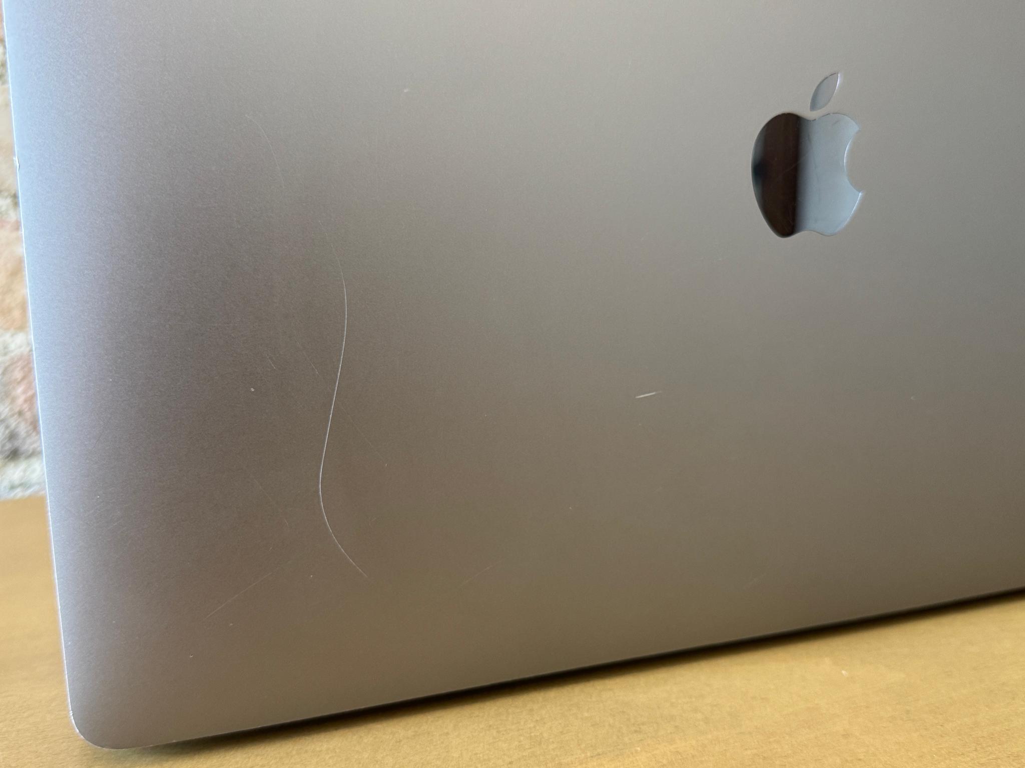 Apple MacBook Pro 15" (2018) Intel Core i7, 16GB Memory, AMD Radeon Pro 555X, 250GB SSD - Space Gray