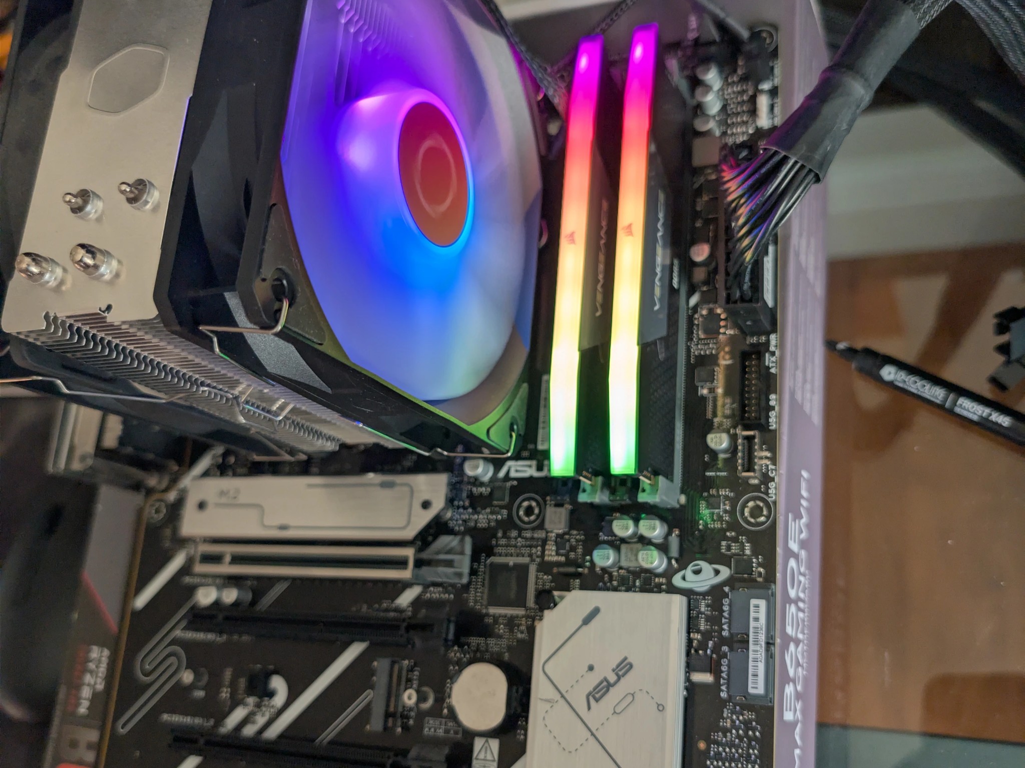 [Plug & Play] AMD Ryzen 5 7600X + B650E MAX GAMING WIFI + 32GB DDR5 +512GB SSD + RGB Air Cooler