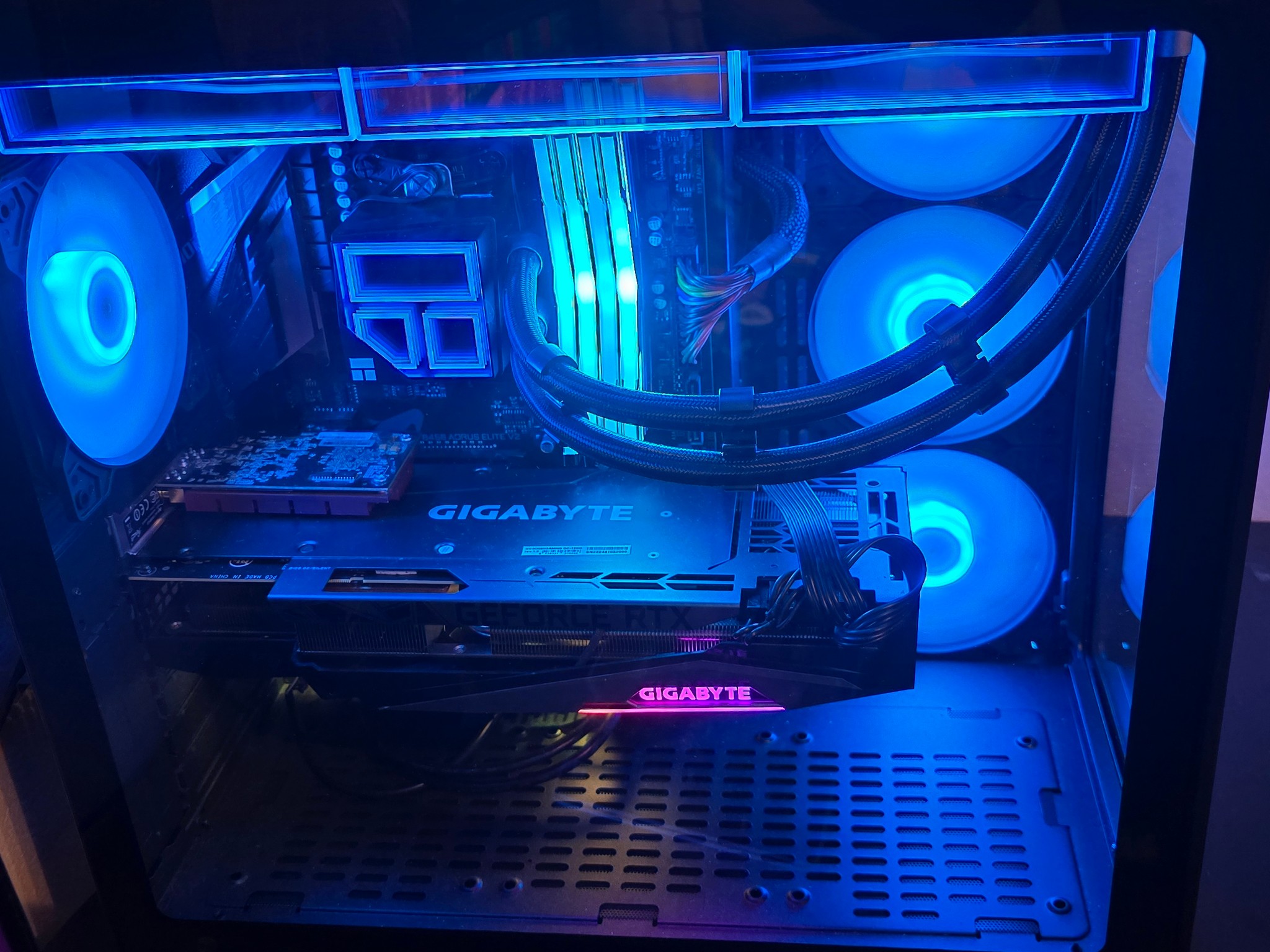 "Tron Battery" Custom Gaming PC Ryzen 5600x/RTX 3080 12GB