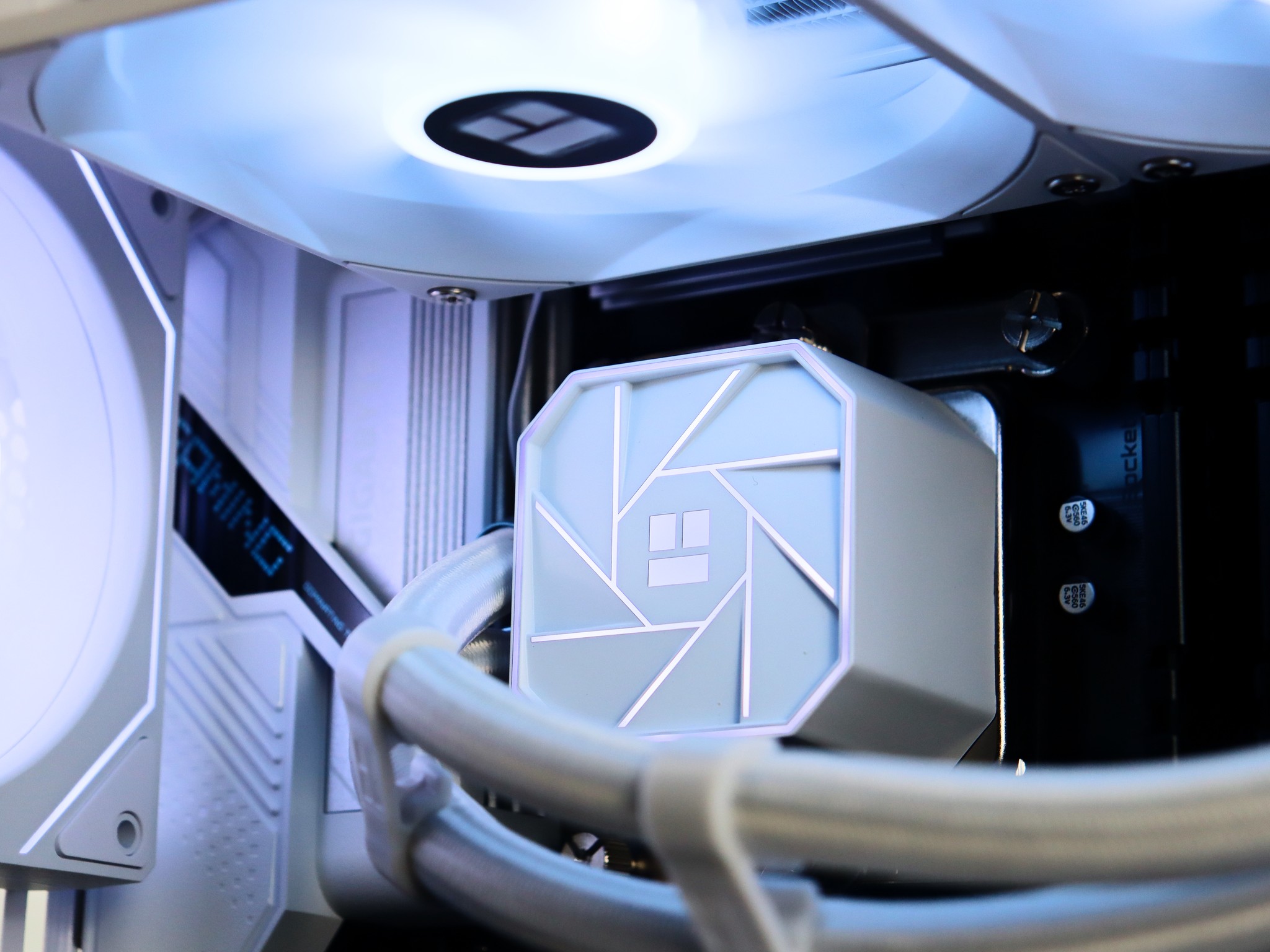 ❄️🧊💎- Whiteout 1440P Gaming PC | RTX 3080, Intel i5 12600KF, 32GB RAM, 1TB NVMe SSD ❄️🧊💎