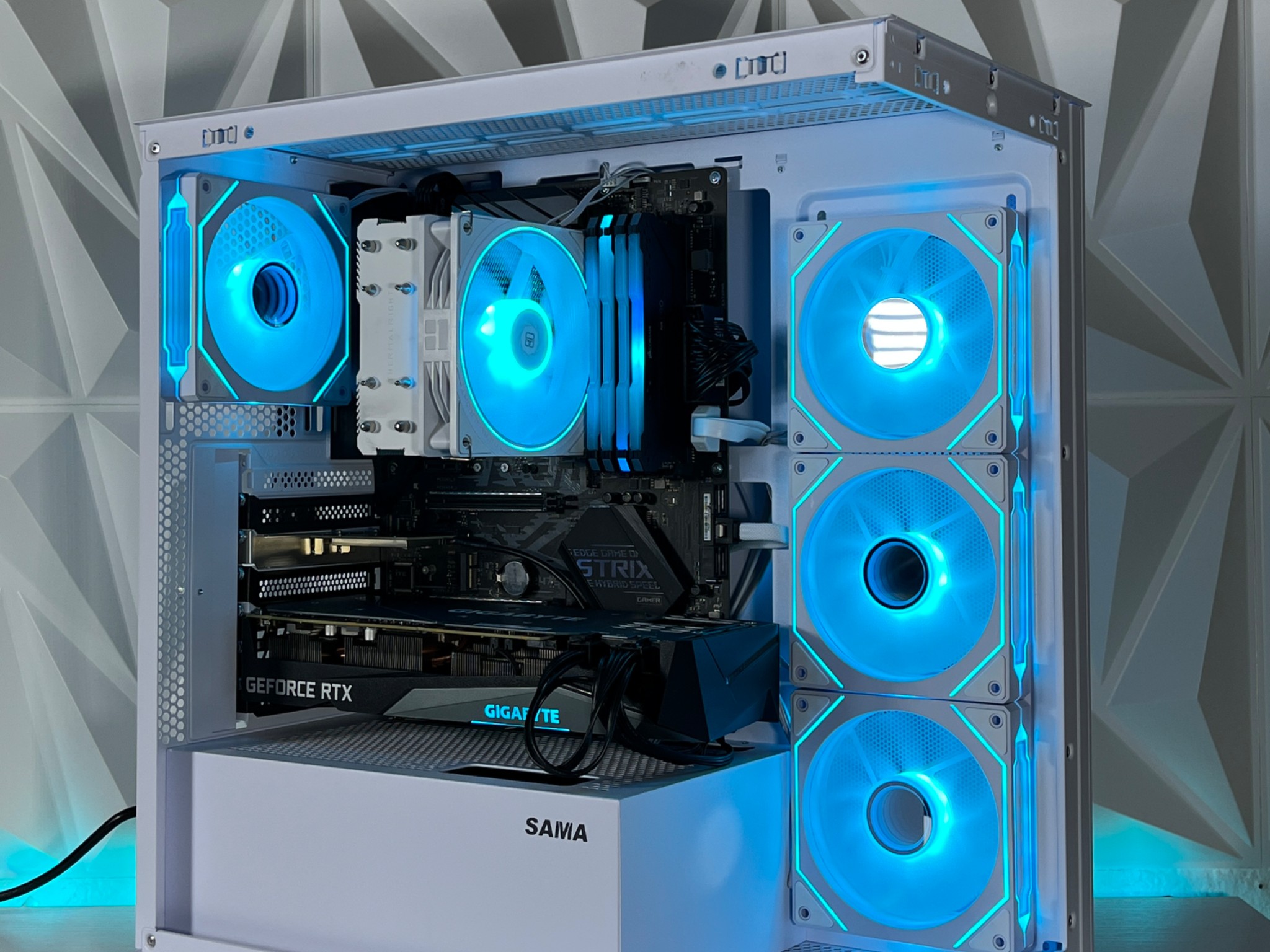 RTX 3070 OC, Ryzen 7 3700X, 32GB RAM | White RGB Gaming Computer