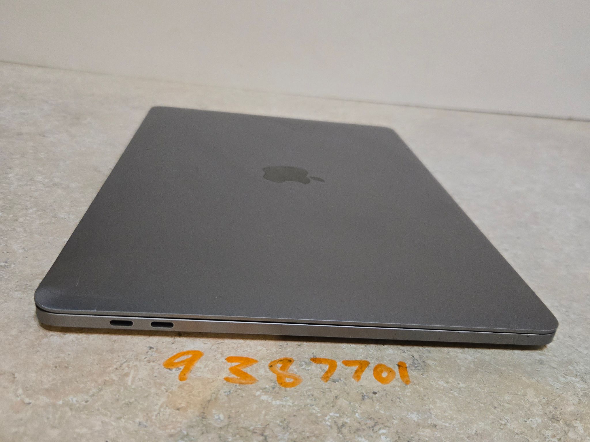 Apple Macbook Pro 13 Inch Laptop - 2019 - intel i5 - 128GB SSD - Model A2159