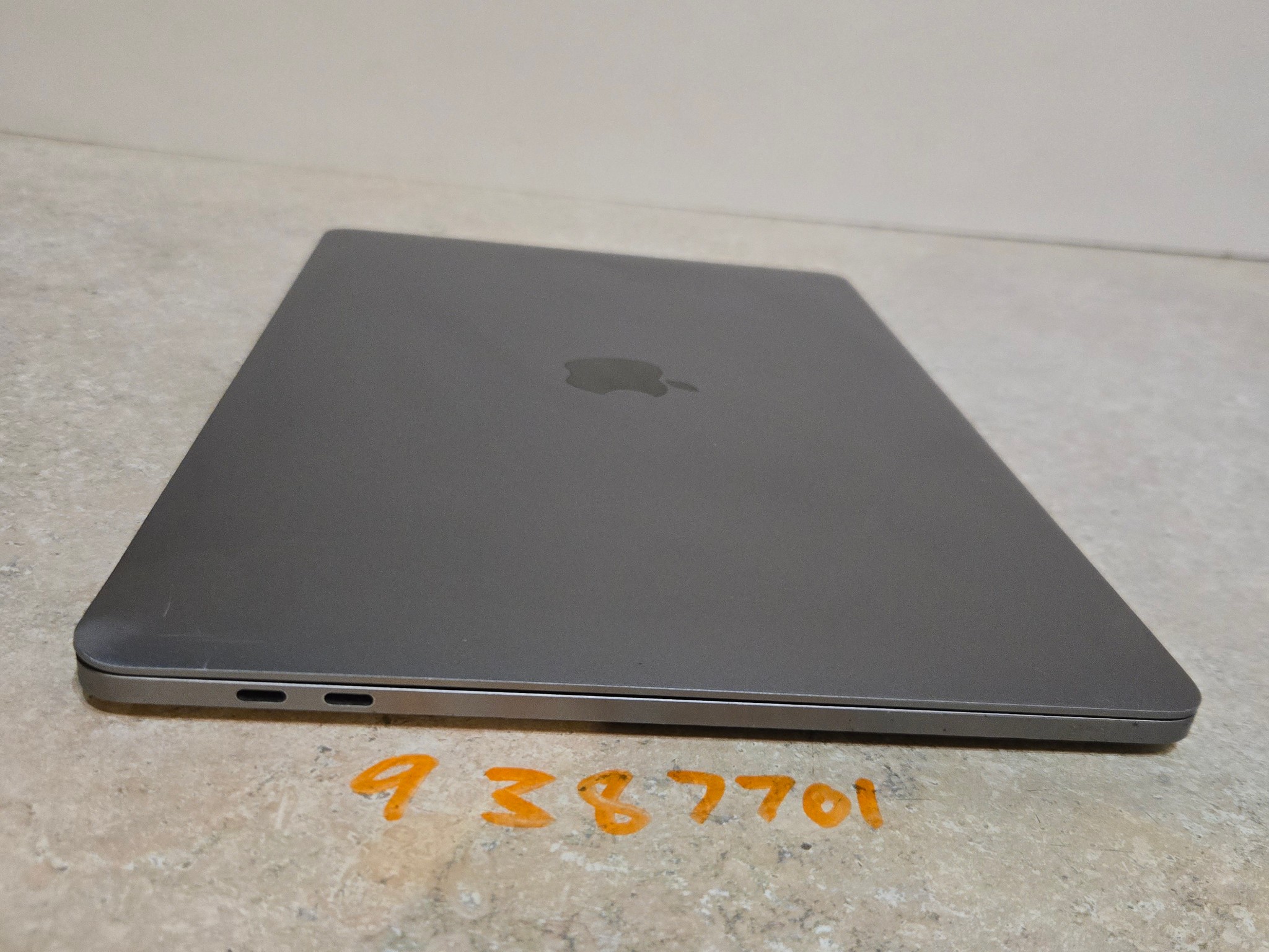 Apple Macbook Pro 13 Inch Laptop - 2019 - intel i5 - 128GB SSD - Model A2159