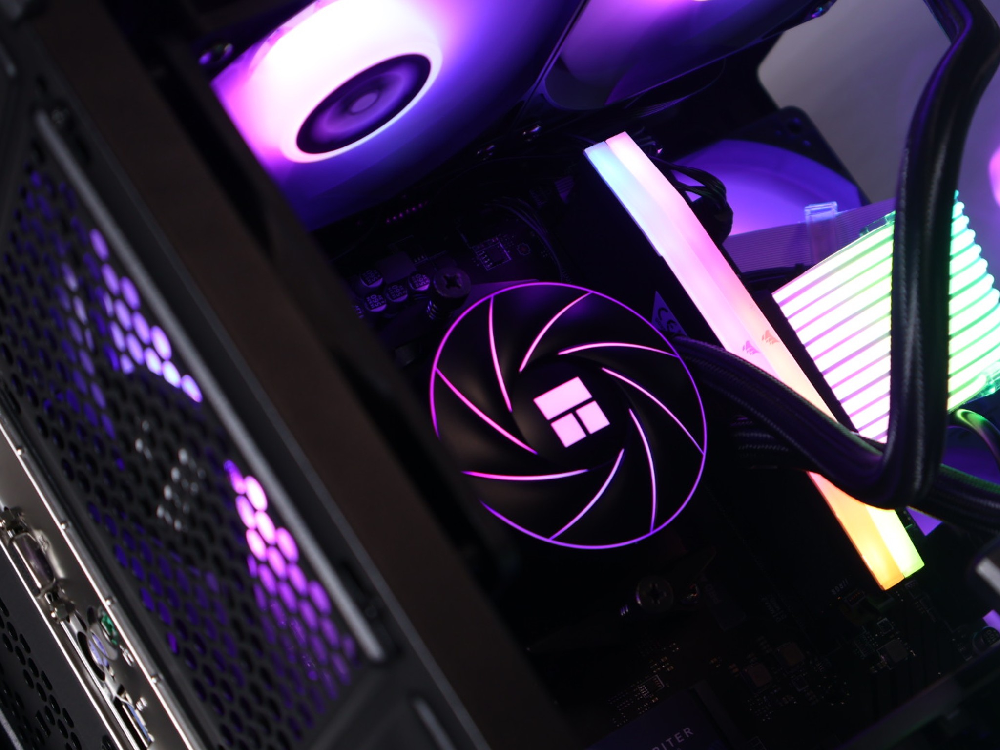 🔥Hyperion| RTX 5070 Ryzen 7 9700x 32gb DDR5 1tb NVMe🔥