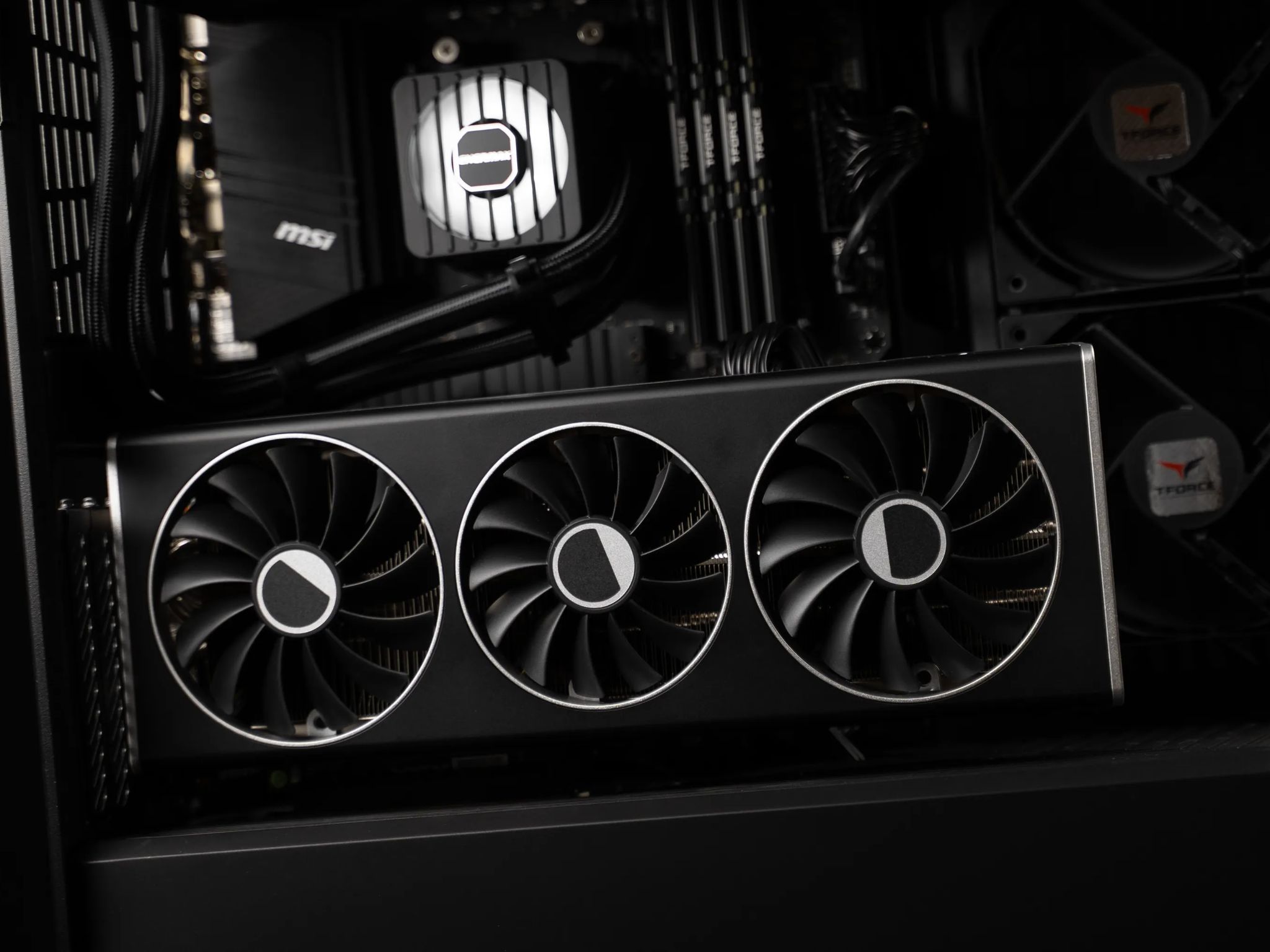 “DeuxDarc-F” RX 7800 XT Ryzen 7 32GB Windows 11 Pro 2TB Gaming PC Powerhouse