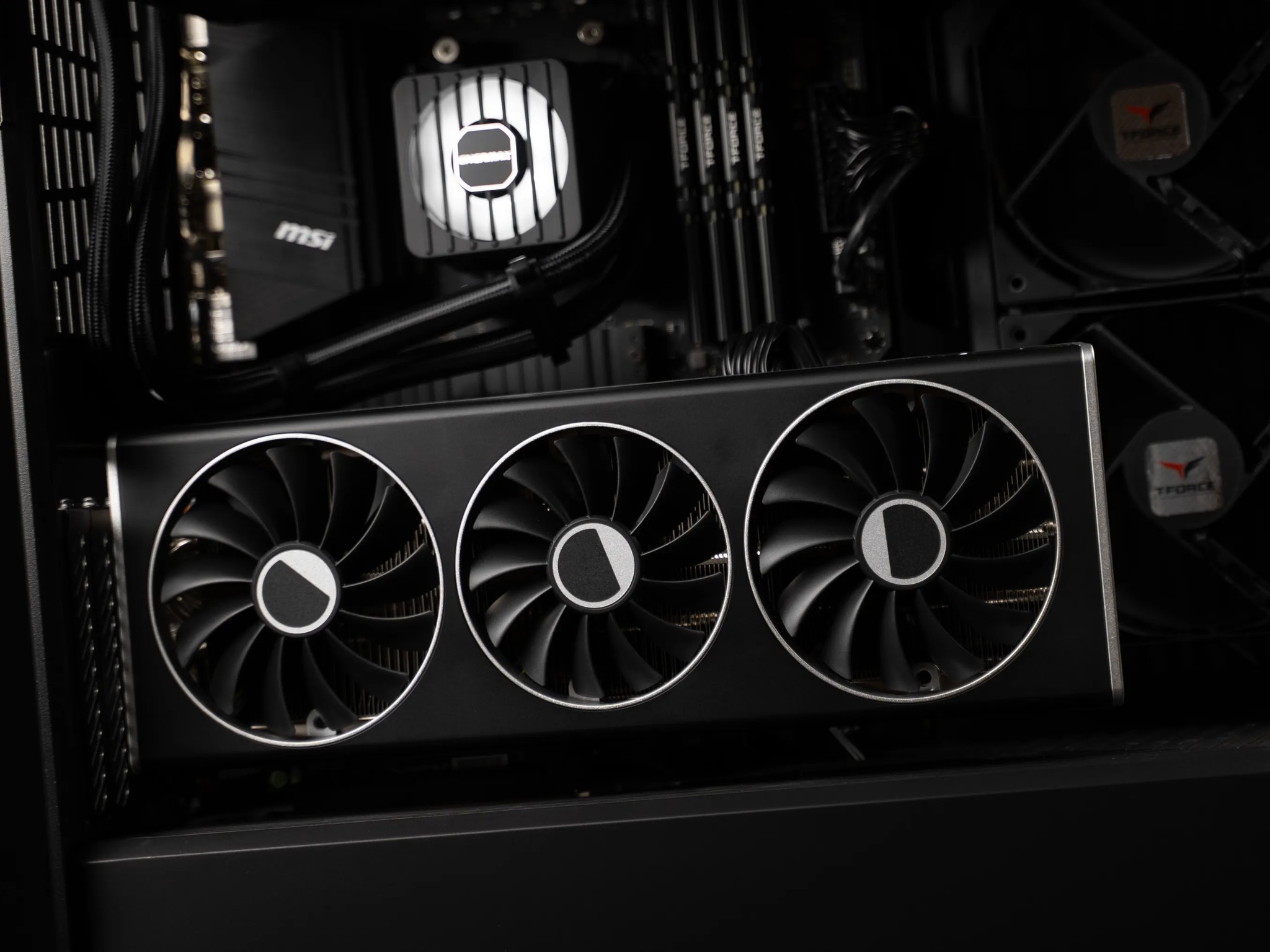 “DeuxDarc-F” RX 7800 XT Ryzen 7 32GB Windows 11 Pro 2TB Gaming PC Powerhouse