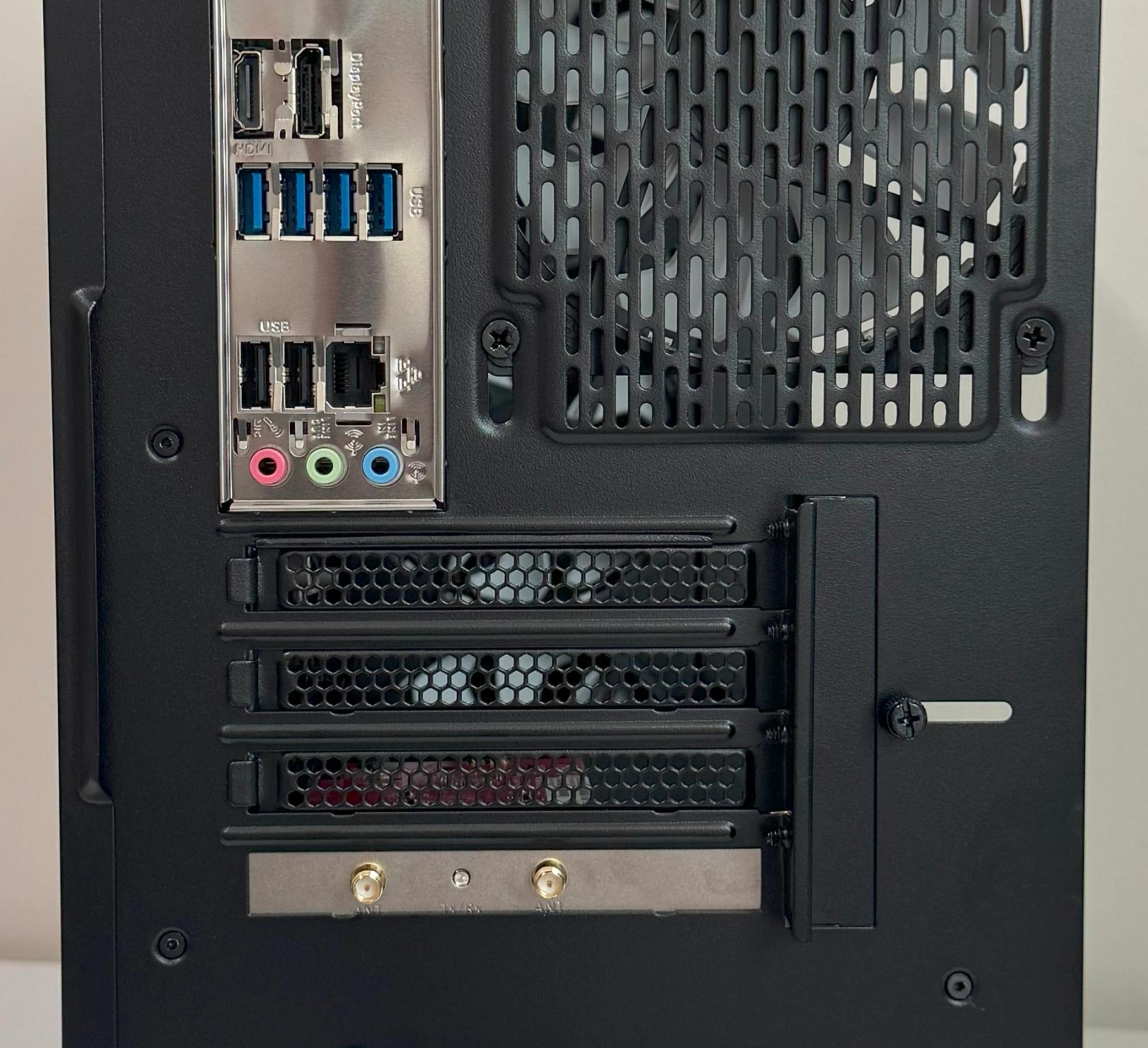 AMD Ryzen 5 5600GT Gaming PC Radeon Vega 7 Graphics GIGABYTE B550M K B550 Thermaltake Versa H18 Case