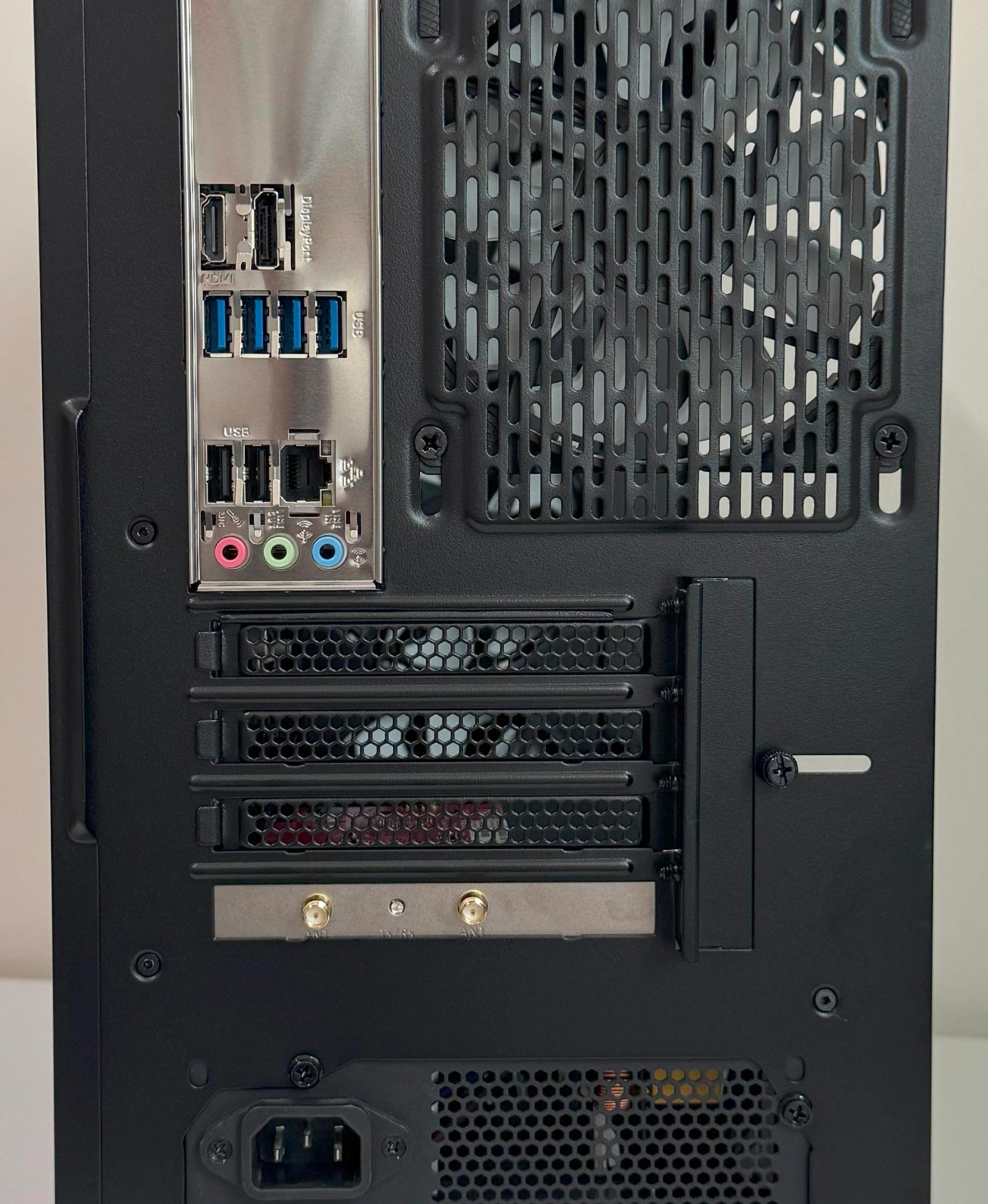 AMD Ryzen 5 5600GT Gaming PC Radeon Vega 7 Graphics GIGABYTE B550M K B550 Thermaltake Versa H18 Case