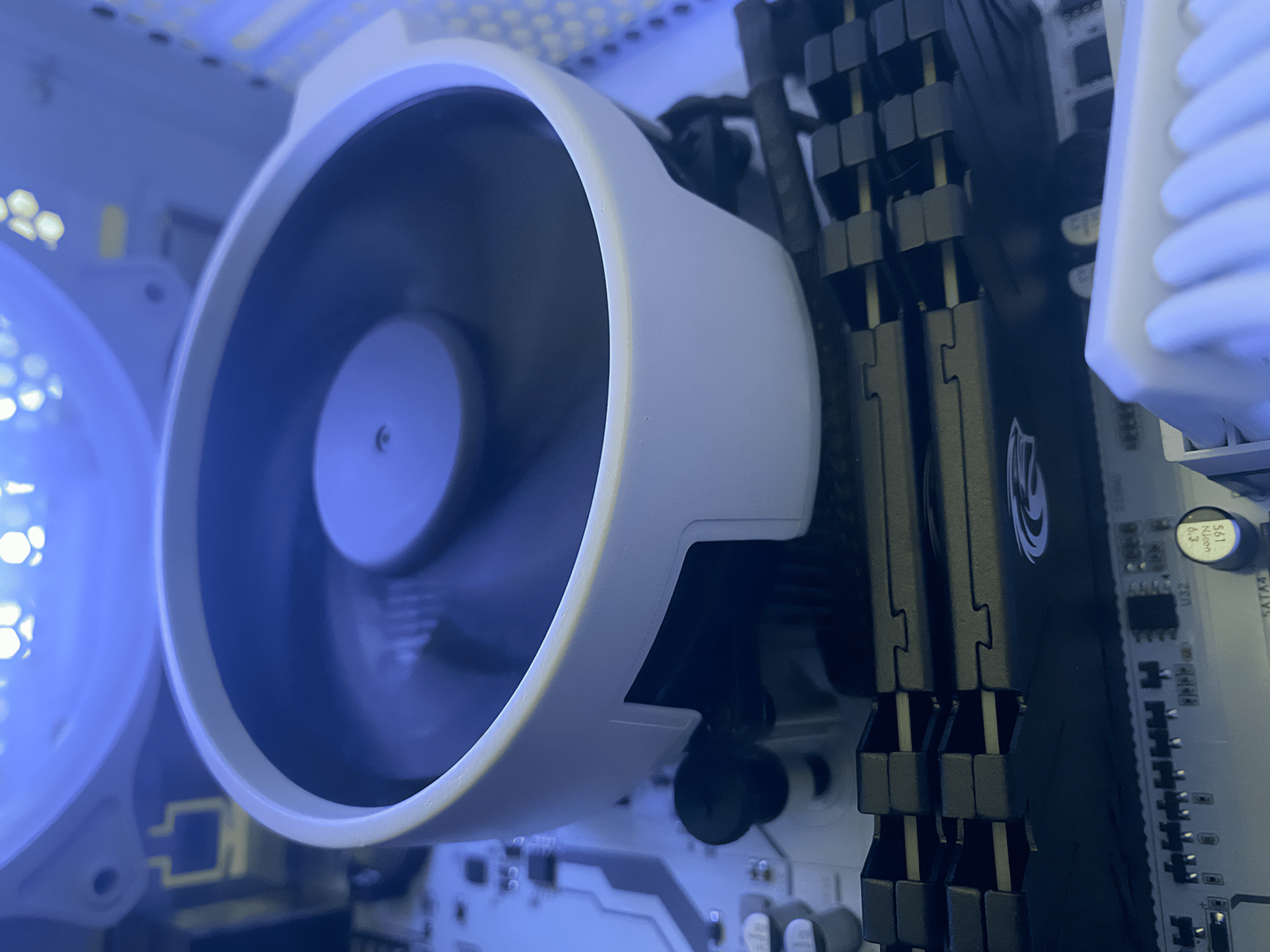 ❄️💵 SALE | RX 6600XT 8GB | RYZEN 5 5500 | 1TB SSD | 16GB RAM | WINDOWS 11 | WHITE RGB 💵 ❄️