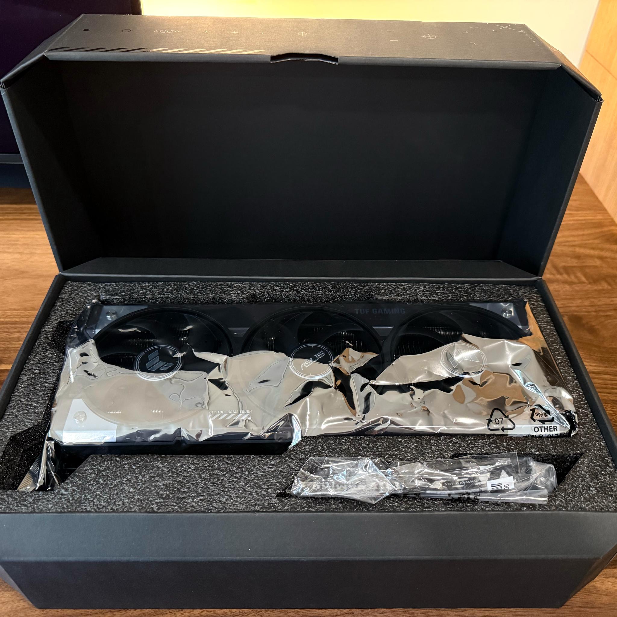 ASUS TUF RTX 5090 OC Edition