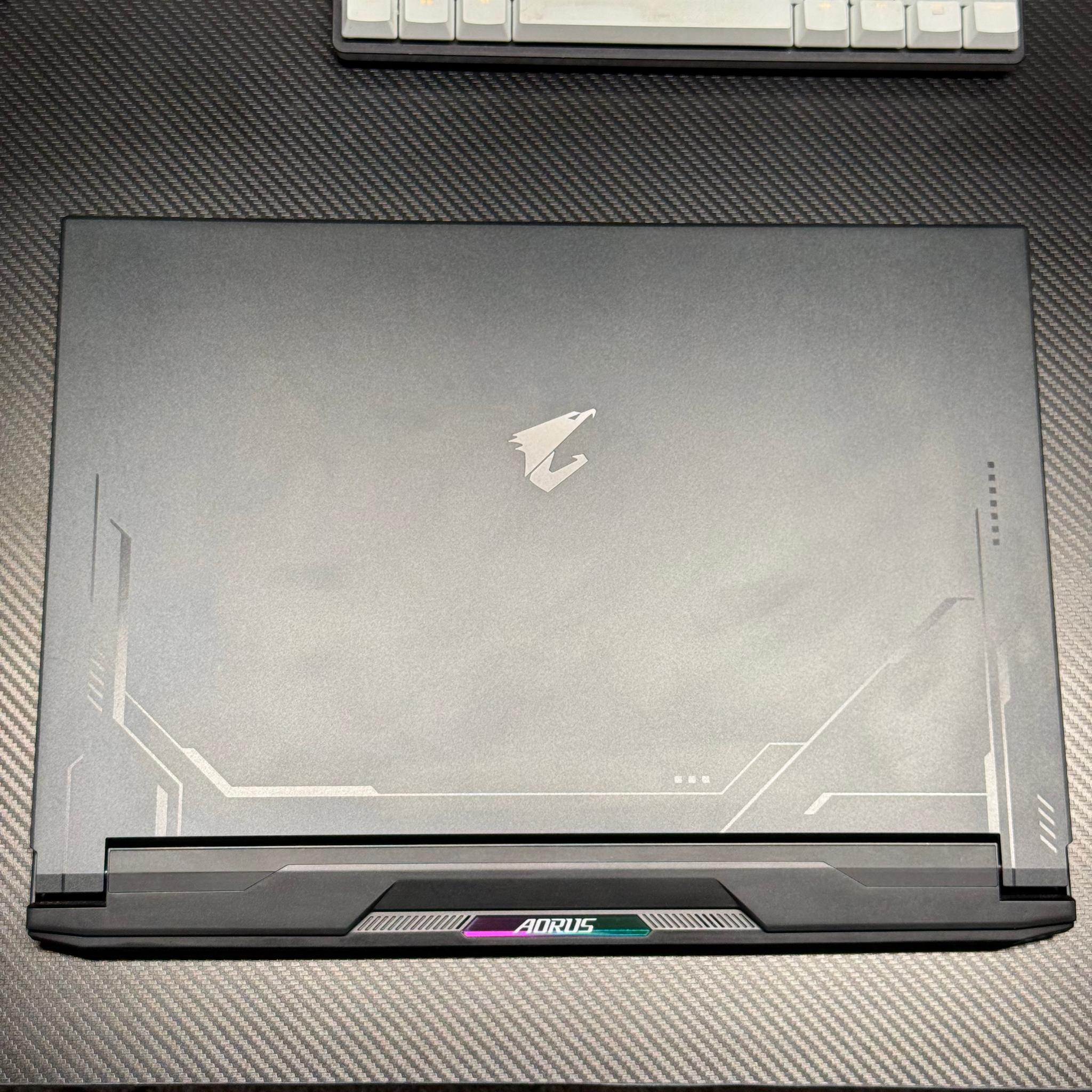 RTX 4080 / i9-14900HX / 32GB DDR5 Ram / 2TB SSD / 240Hz refresh rate