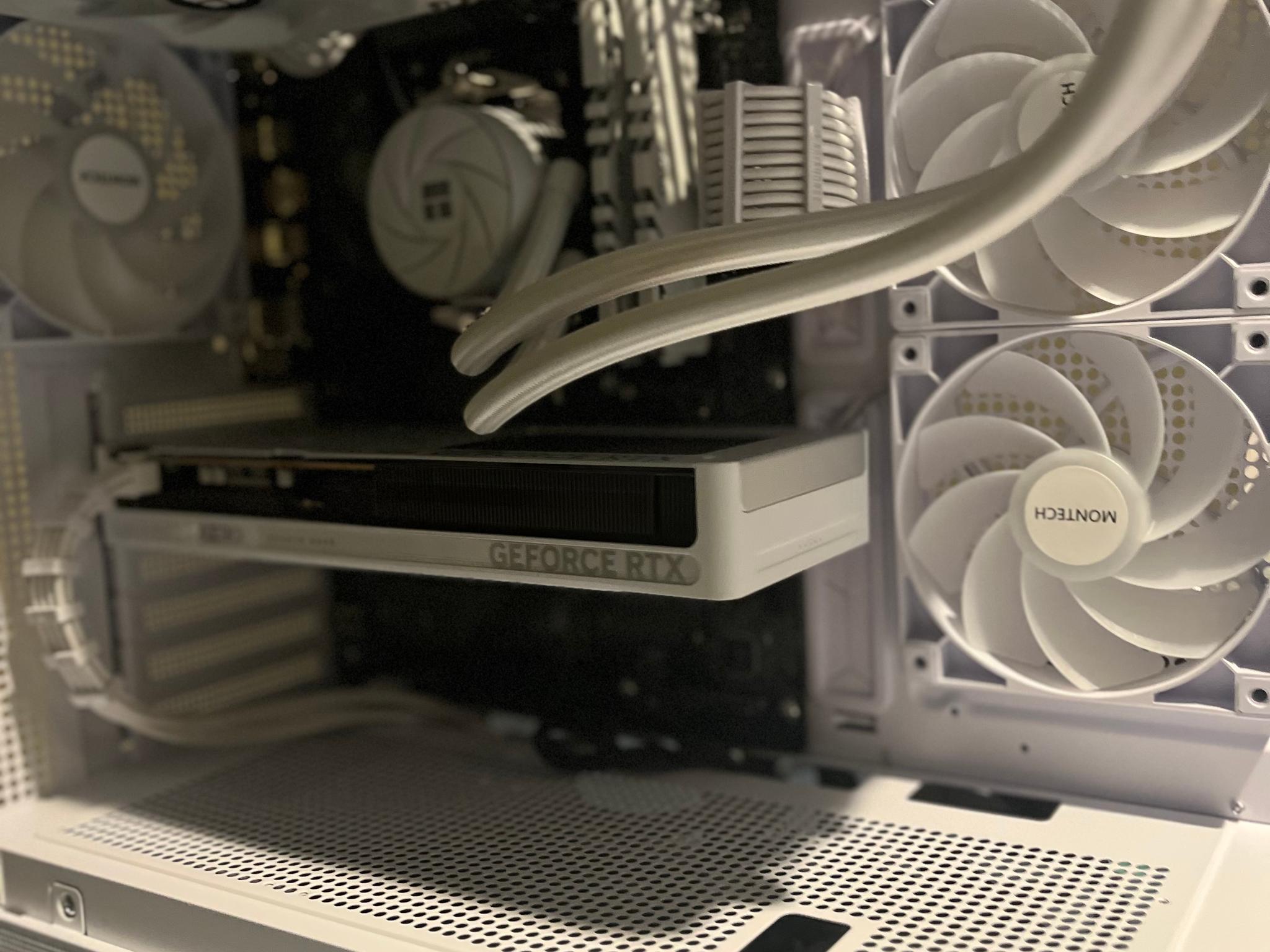 WHITEOUT BRAND NEW 1440p CUSTOM GAMING PC/ RYZEN 7/ RTX 5060