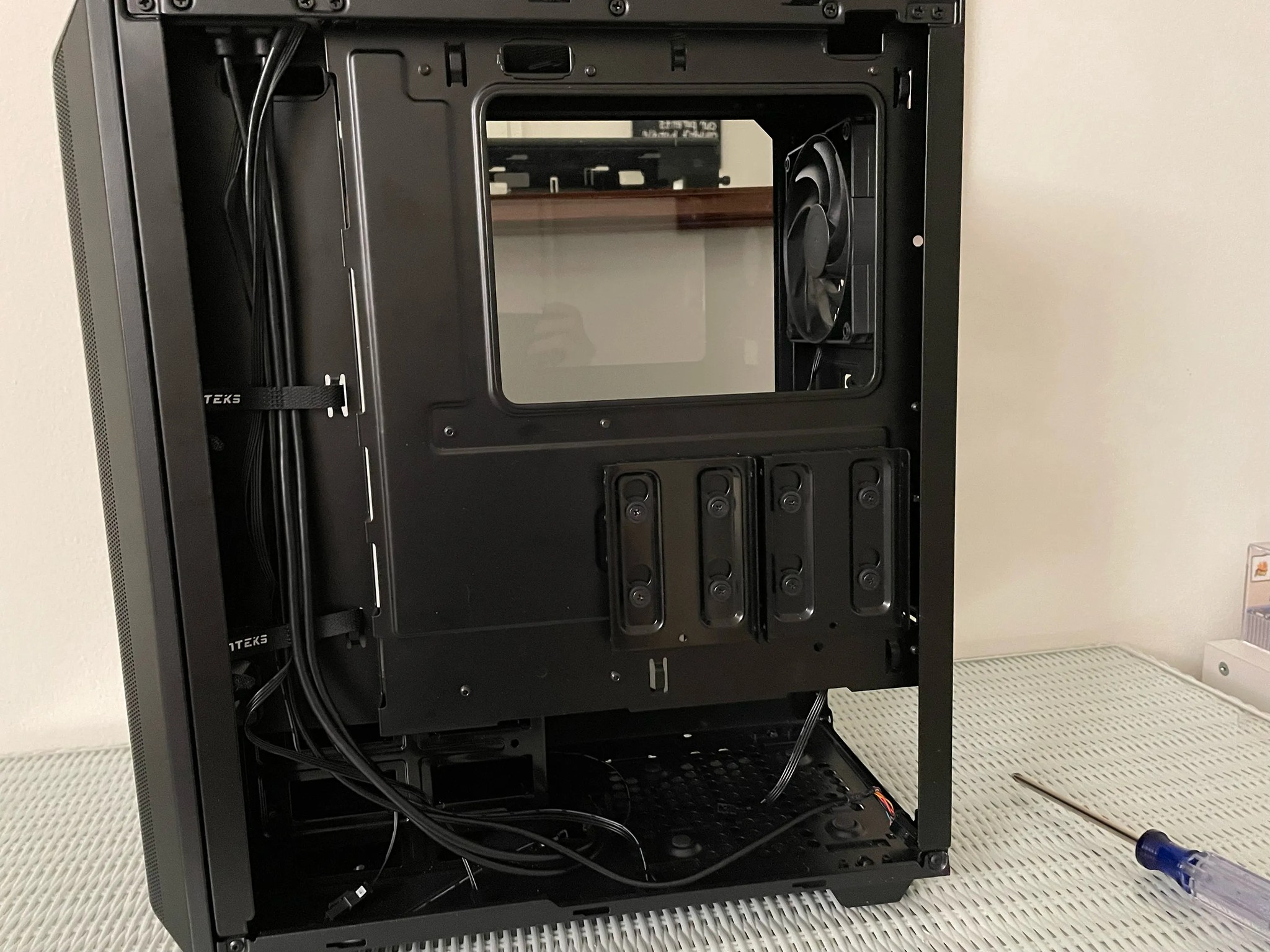 Phanteks Eclipse P300A Mesh Case (With Screws & Manual, Plus Extra SSD Bracket at No Extra Cost)!