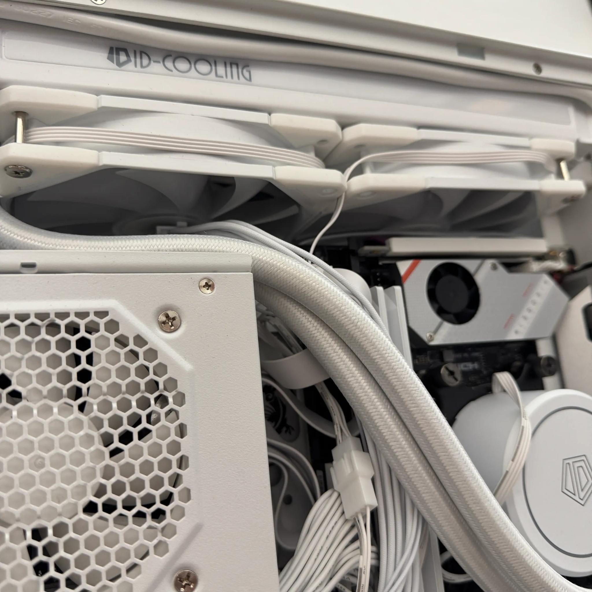 Mini-ITX Gaming Rig w/ Ryzen 7 7800X3D + 4080 SUPER