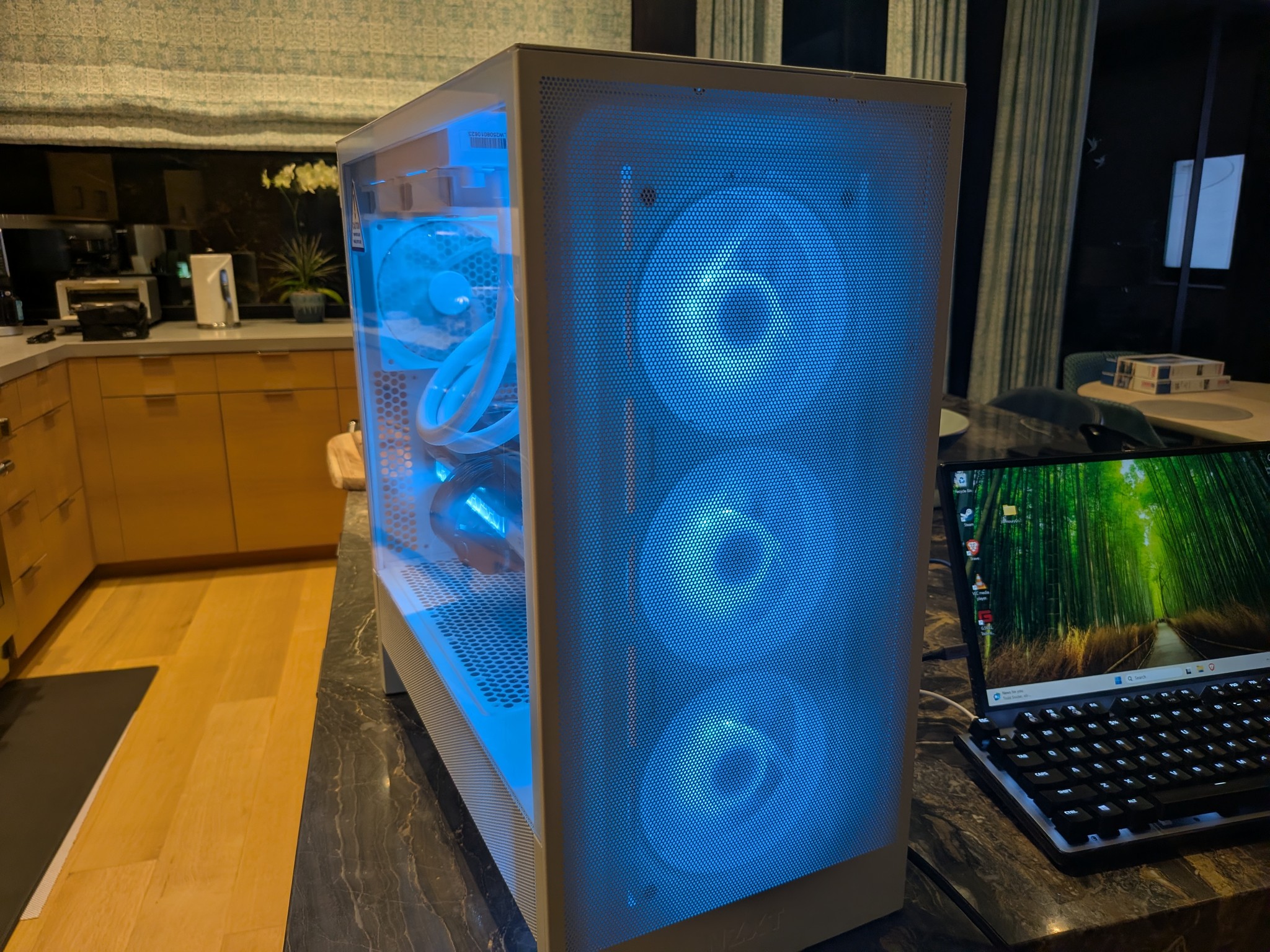 4K Reva 🐺 - RX 9070 XT, Intel Core Ultra 7 265KF, 32 GB DDR5, 2 TB Gen 4 NVME, RGB, Liquid Cooled