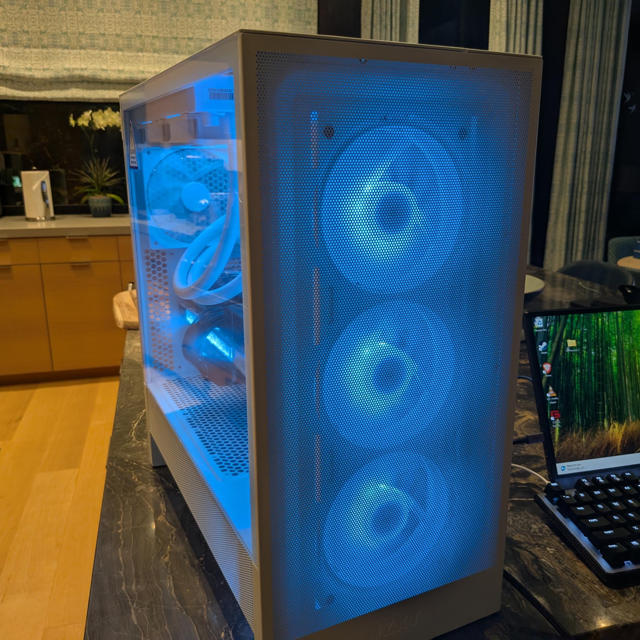4K Reva 🐺 - RX 9070 XT, Intel Core Ultra 7 265KF, 32 GB DDR5, 2 TB Gen 4 NVME, RGB, Liquid Cooled