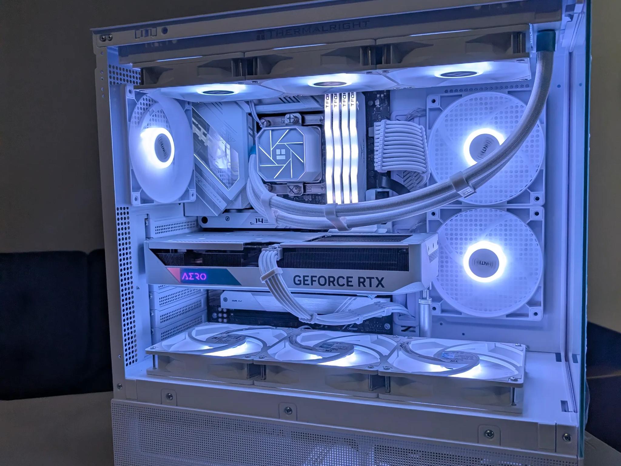 Powerful White Gaming PC! i7 12700KF / RTX 4070