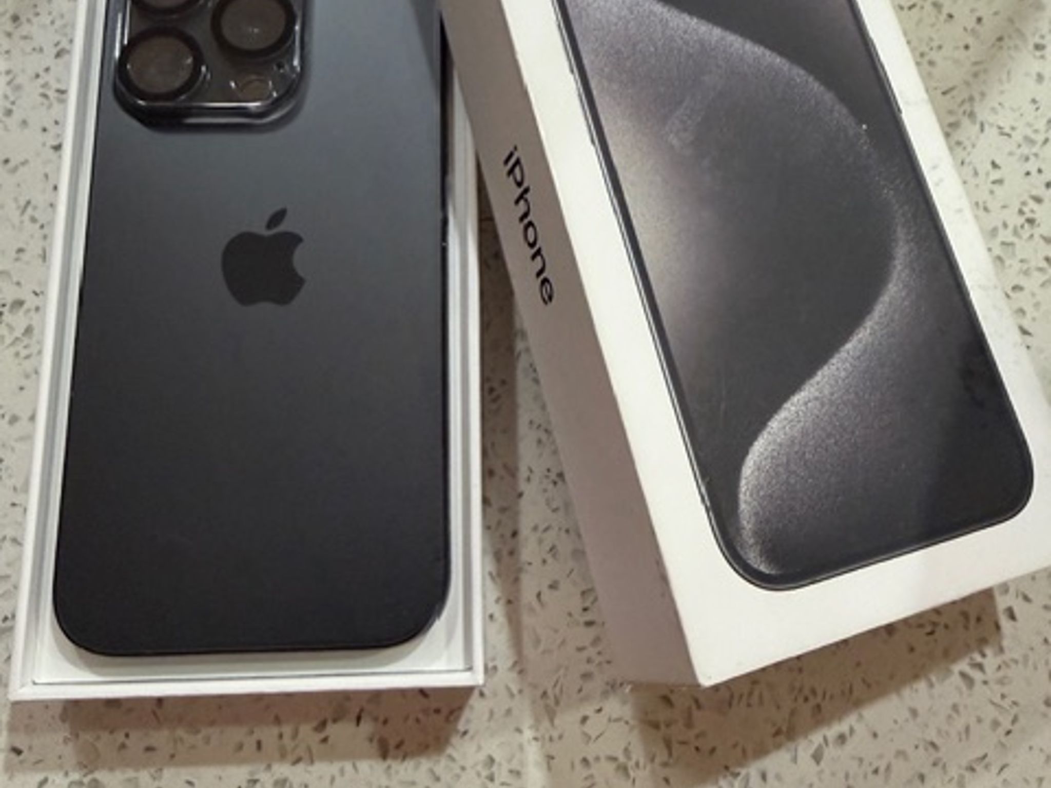 Like New Apple Iphone 15 Pro Unlocked 128 GB Black Titanium Color.