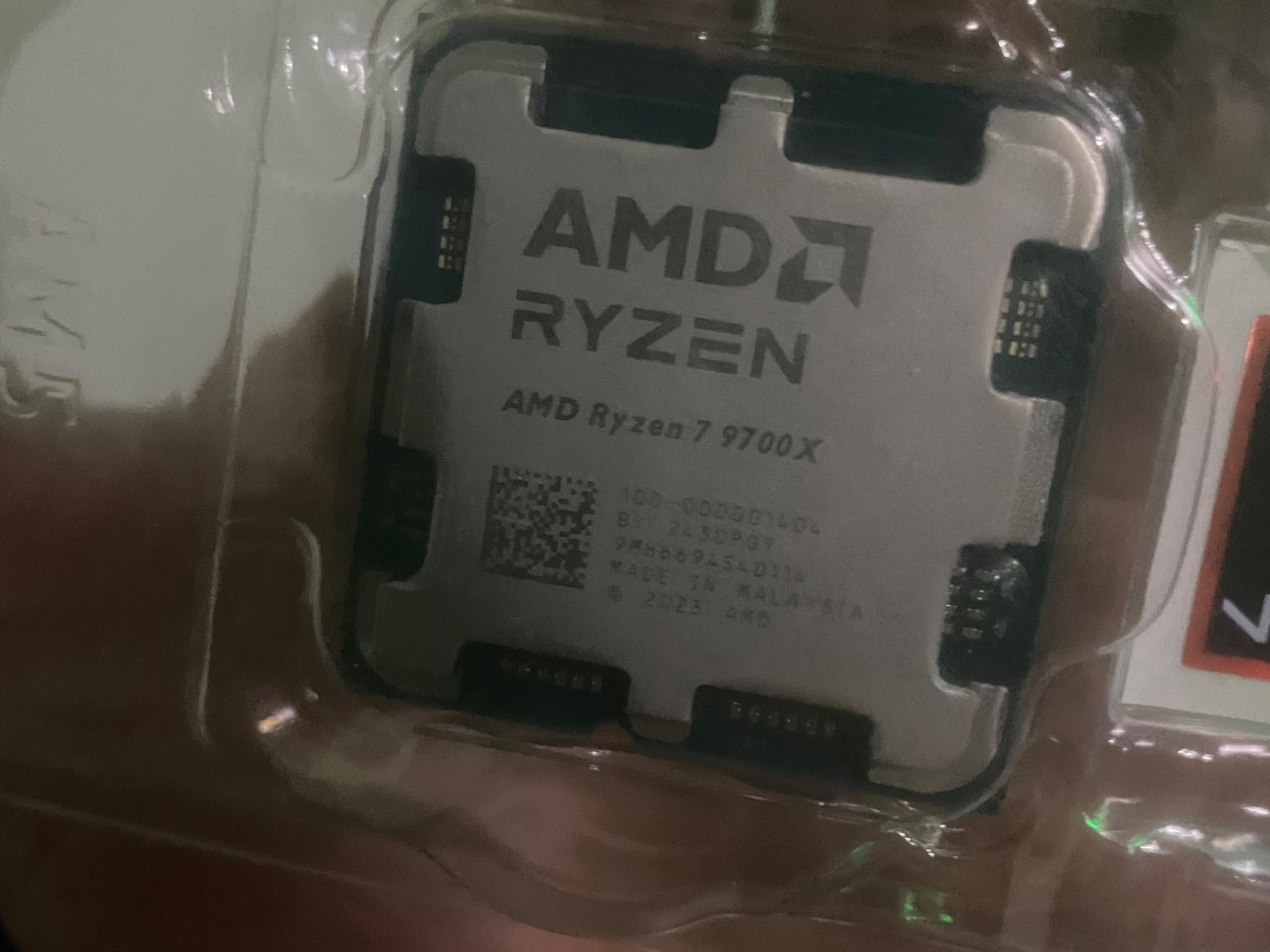 MSI X870-P WiFi + Ryzen 7 9700X