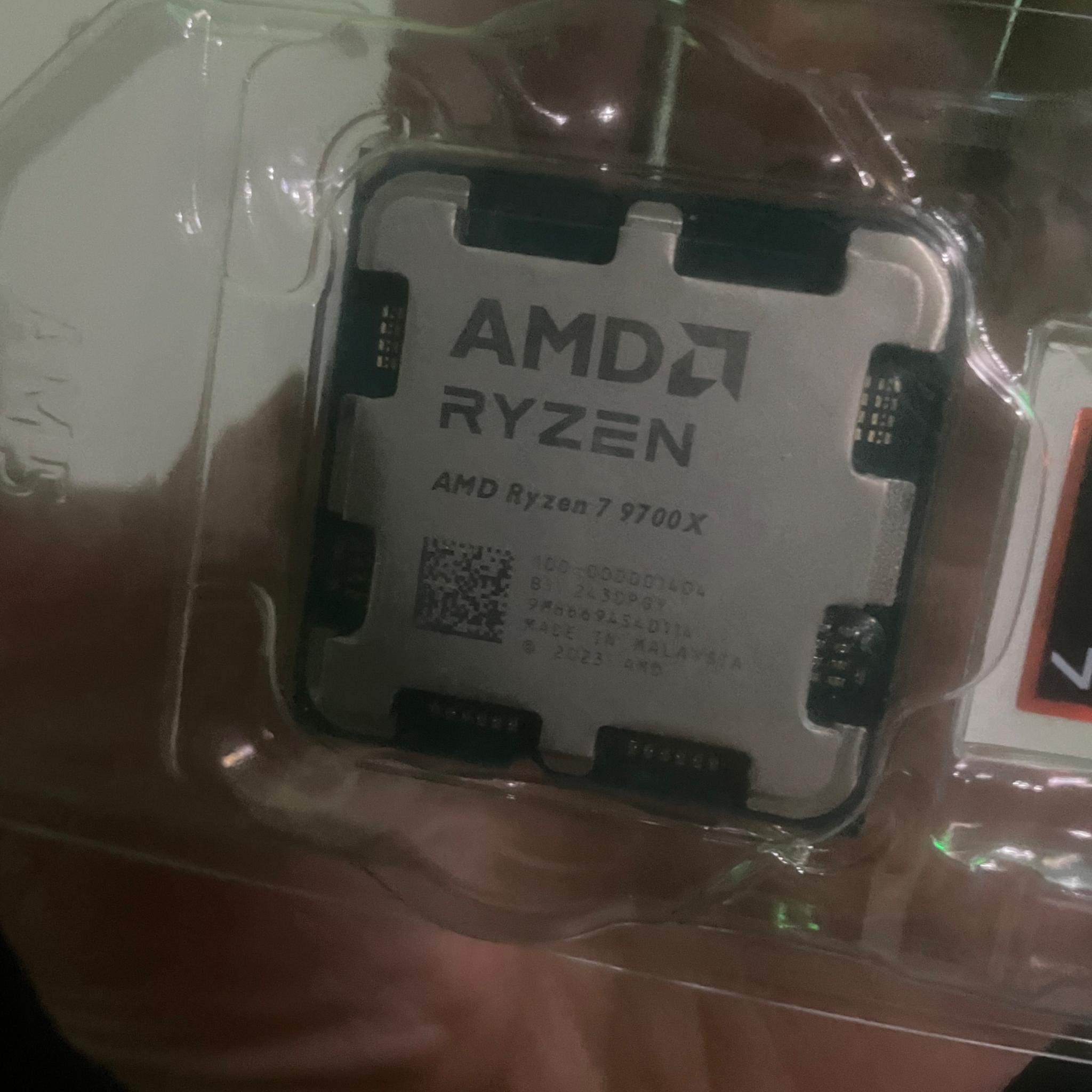 MSI X870-P WiFi + Ryzen 7 9700X
