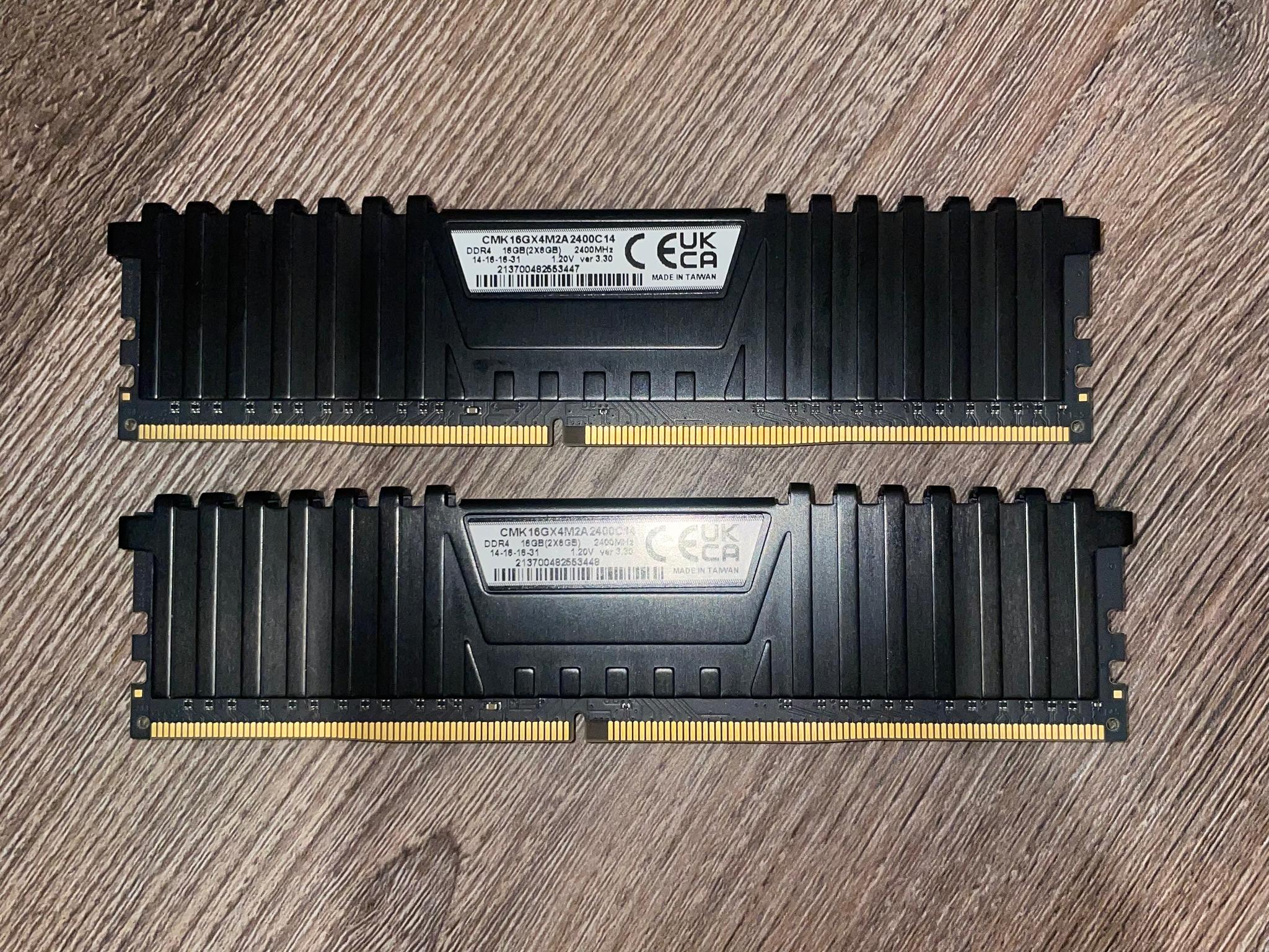 Black Corsair Vengeance DDR4 RAM