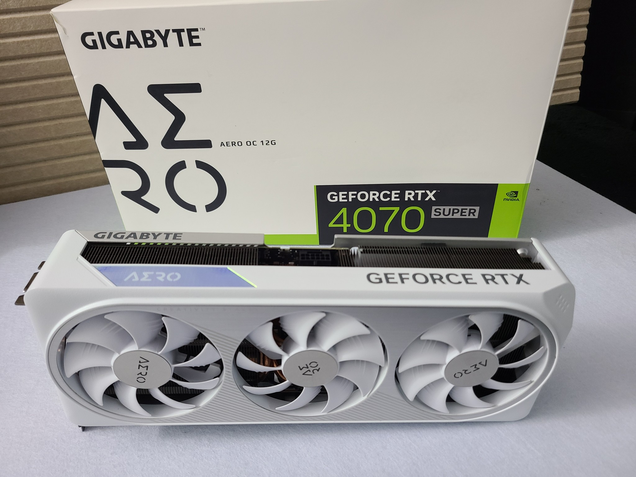 GIGABYTE AERO OC GeForce RTX 4070 SUPER (White)