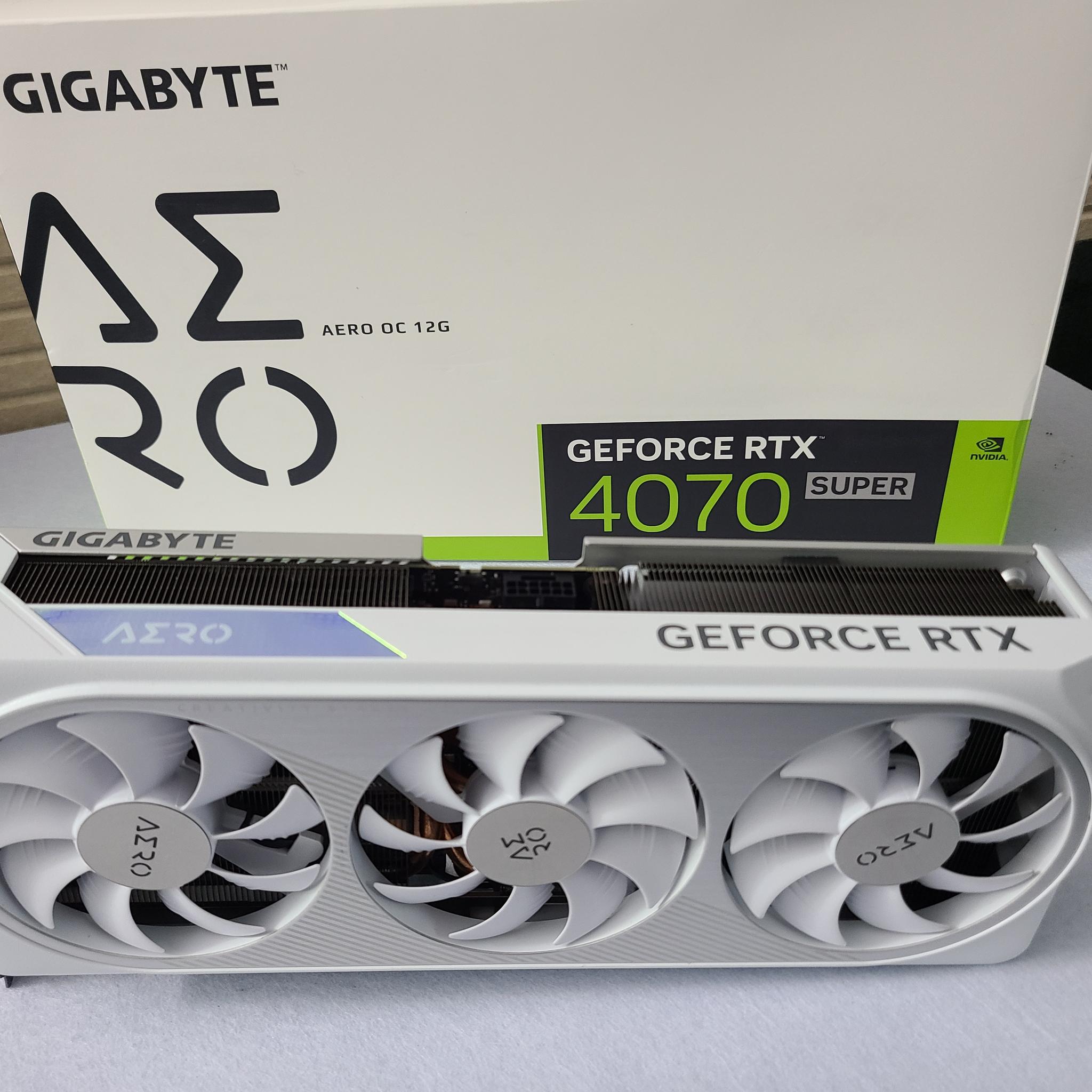 GIGABYTE AERO OC GeForce RTX 4070 SUPER (White)