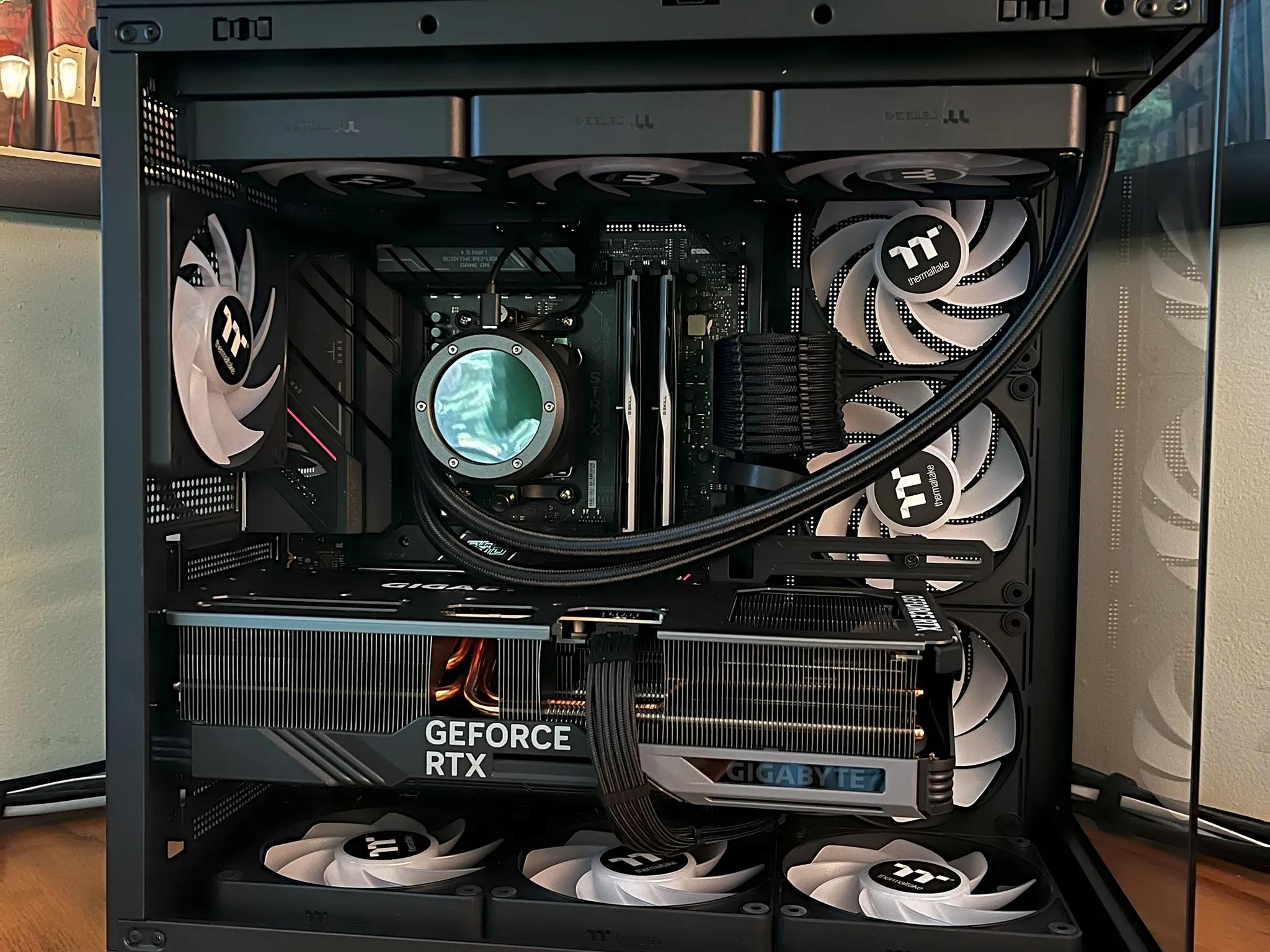 "THE CUBE" - RTX 4080 SUPER OC | Ryzen 7 7800X3D | 32GB CL 32 @6400 MT/s | 4TB | 1000W Platinum