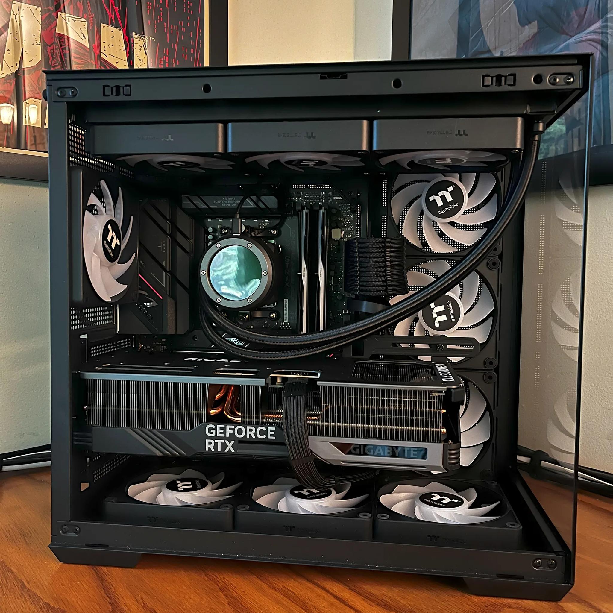 "THE CUBE" - RTX 4080 SUPER OC | Ryzen 7 7800X3D | 32GB CL 32 @6400 MT/s | 4TB | 1000W Platinum