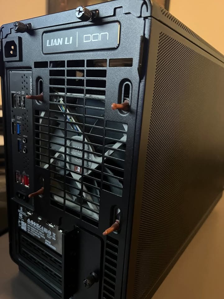 Gaming PC 9800X3D / 7900XT GPU / 4TB M.2 / 32GB DDR5