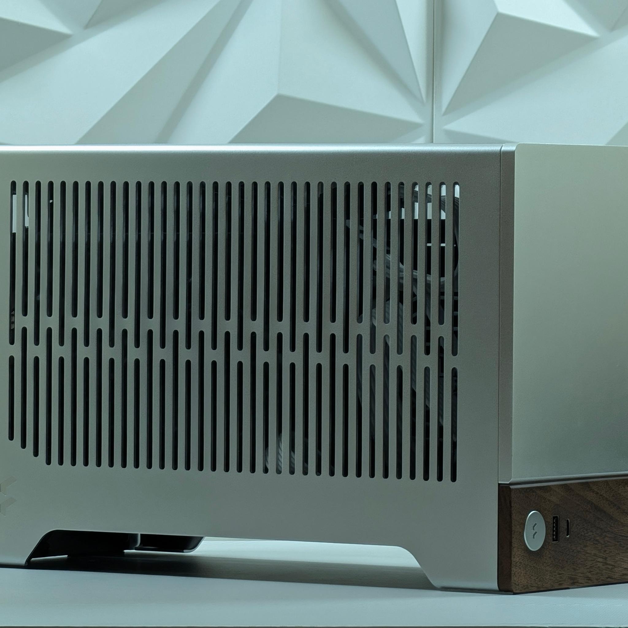 Mini Gaming PC | RTX 5060 Ti / Ryzen 5 7600X / 32GB DDR5 / 2TB NVMe / Wi-Fi