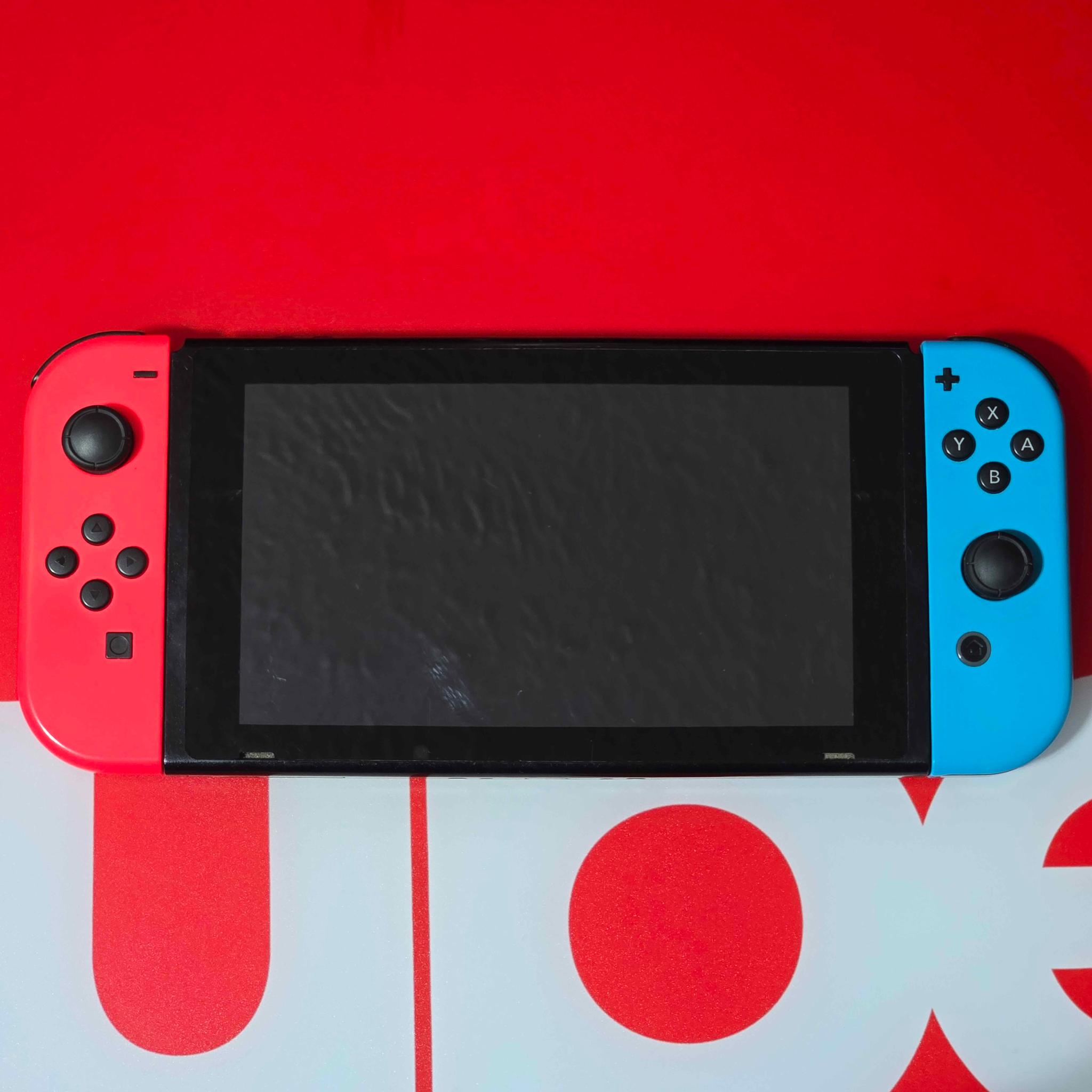 Nintendo Switch (incl. Charger + 128GB MicroSD Card + Extras)