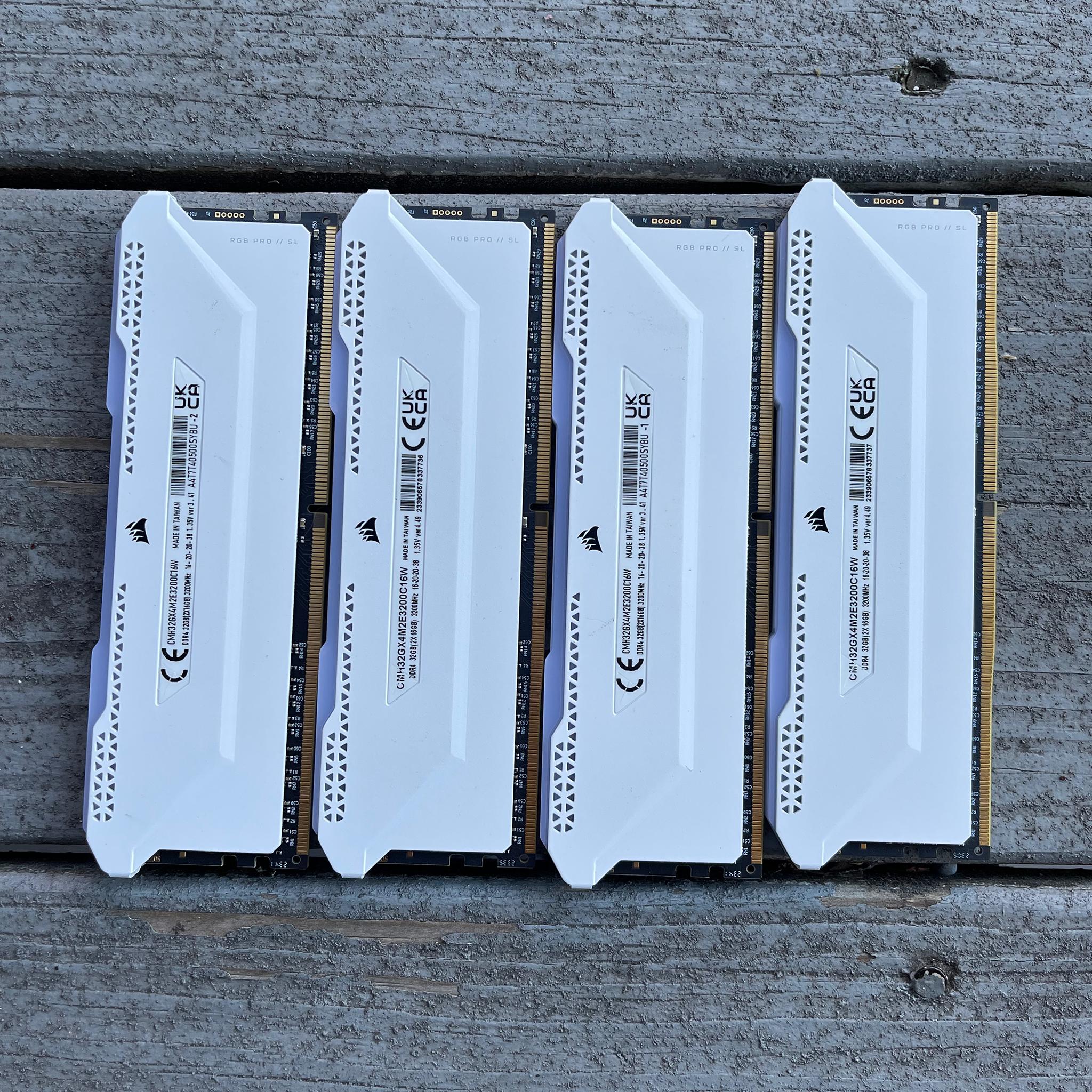 Corsair Vengeance RGB Pro (16x4) 64GB DDR4