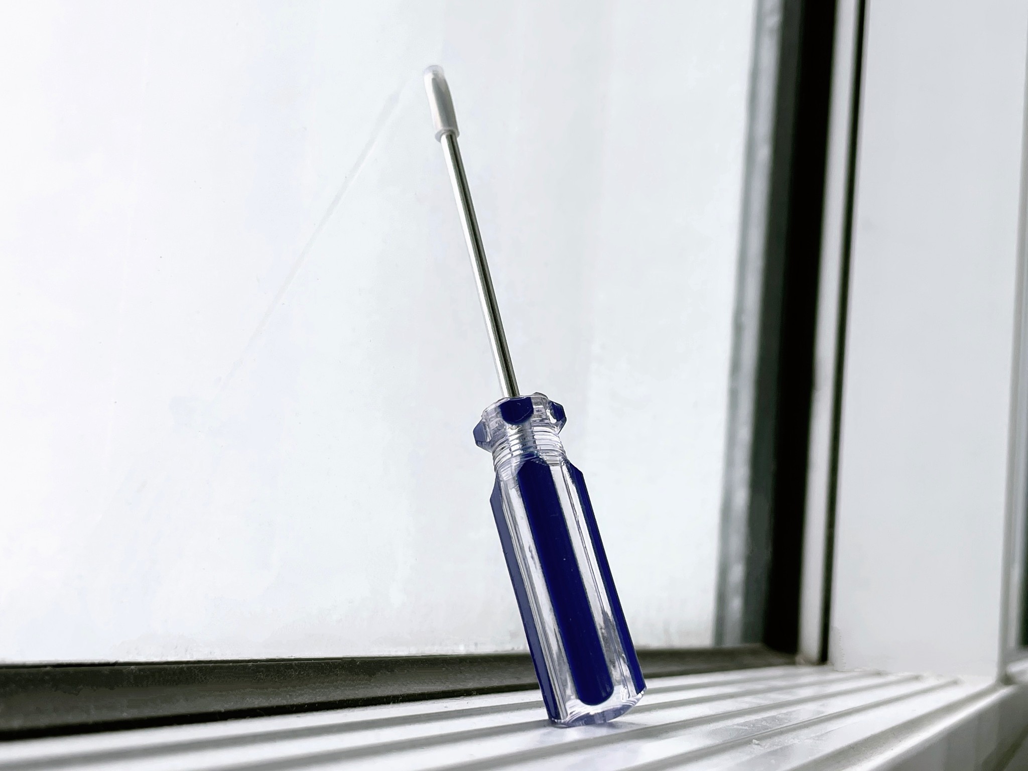 Small Phillips Tip Screwdriver for M.2 SSDs - Blue/Clear