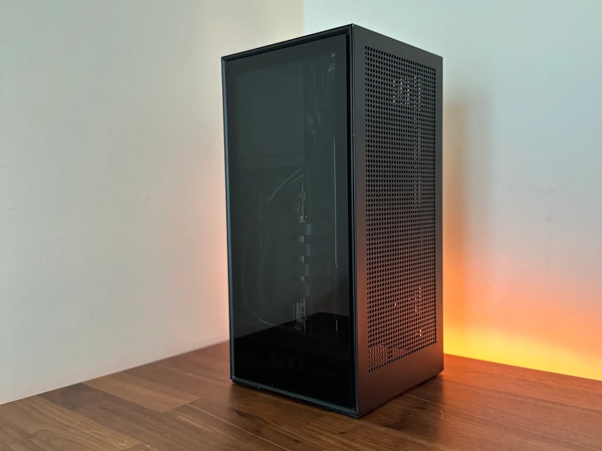 Gaming PC - H1 ITX Case - AMD 3700X - Nvidia 2070 Super - 32 GB DDR4 - 500 GB SSD