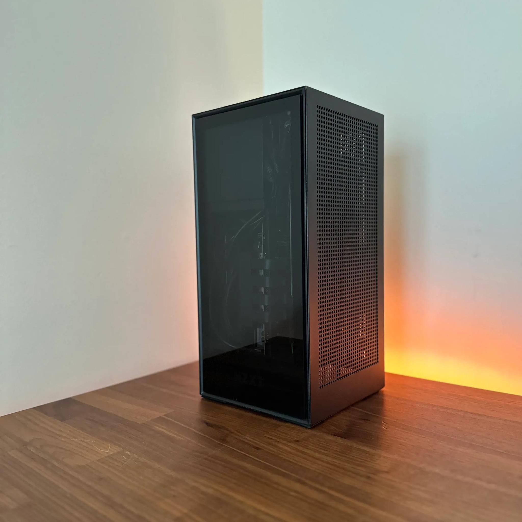 Gaming PC - H1 ITX Case - AMD 3700X - Nvidia 2070 Super - 32 GB DDR4 - 500 GB SSD