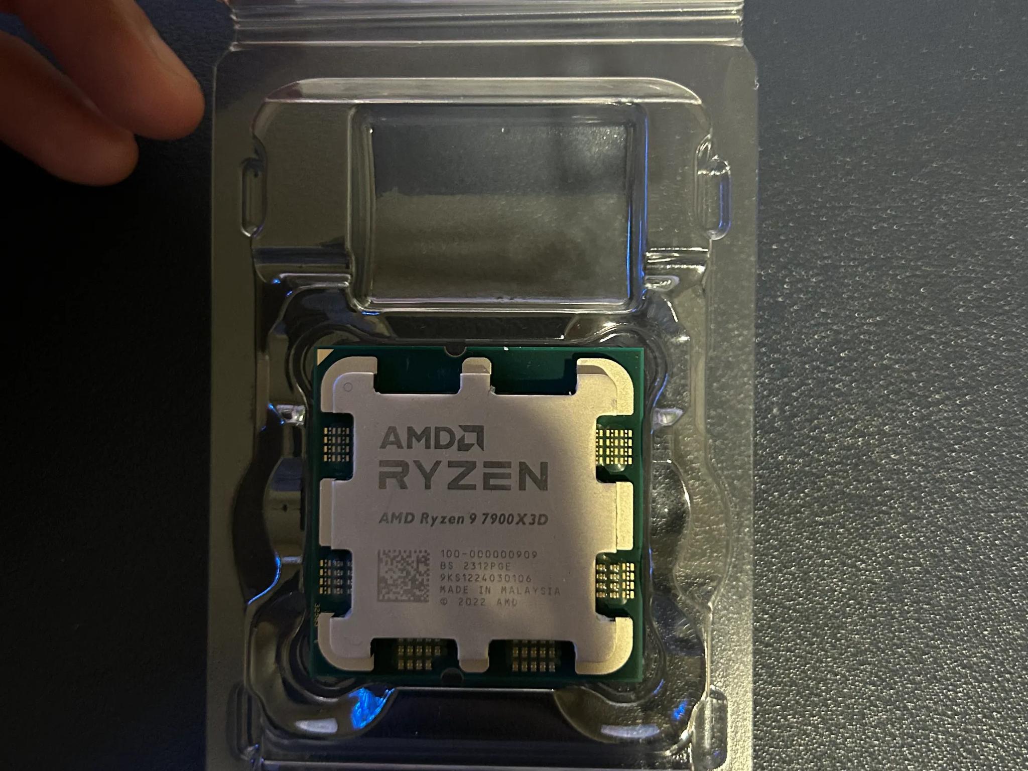 AMD Ryzen 9 7900X3D CPU - 12 Core processor