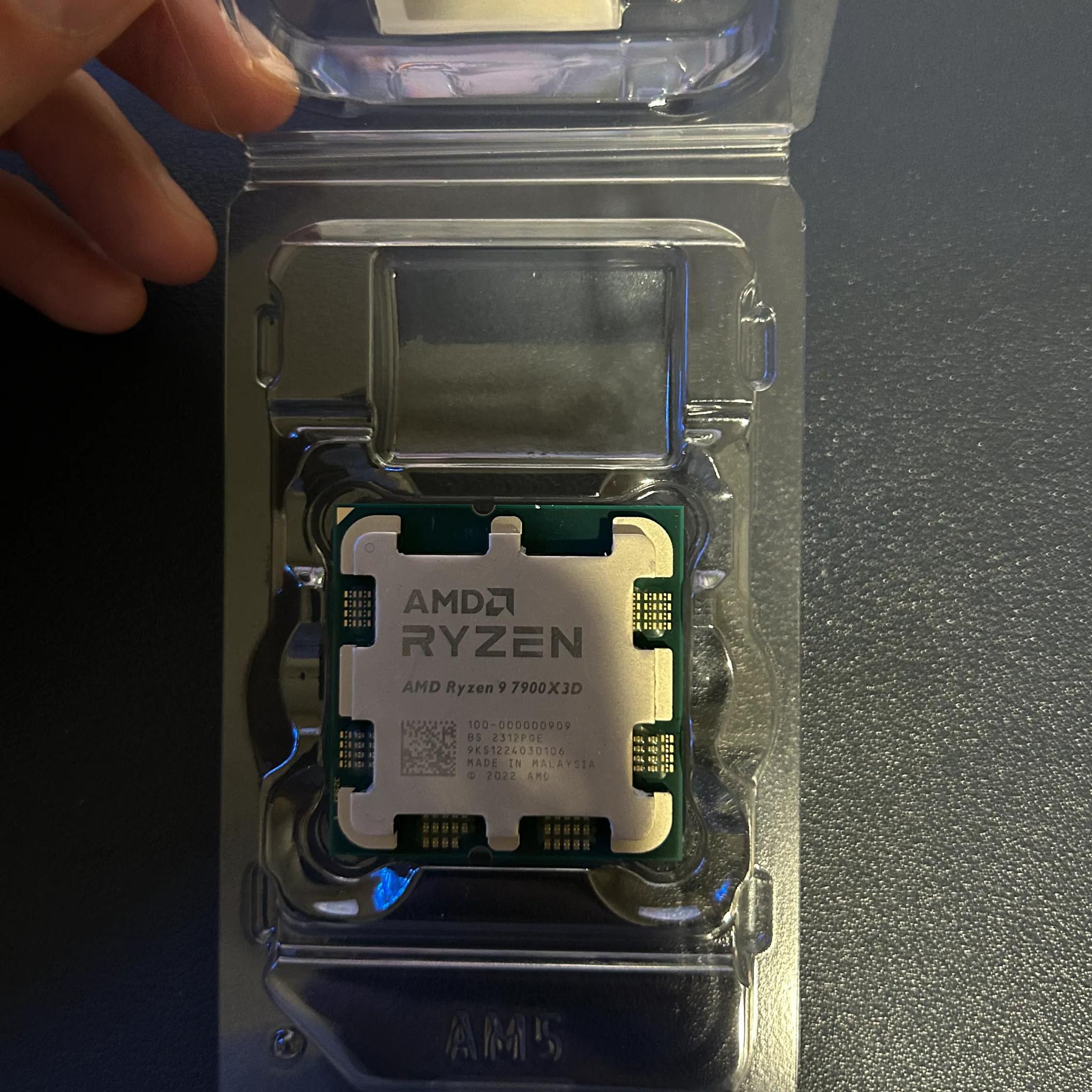 AMD Ryzen 9 7900X3D CPU - 12 Core processor