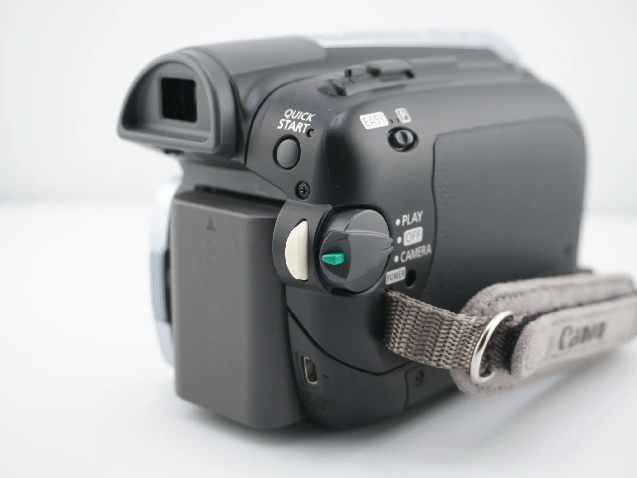 Canon ZR930 Camcorder + Battery & Power Adapter