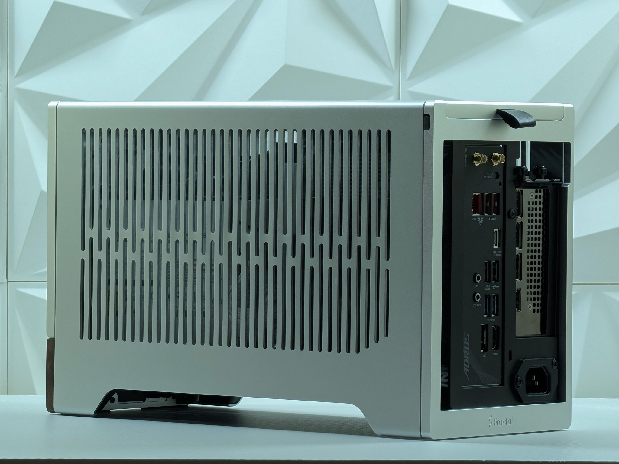 Mini Gaming PC | RTX 5060 Ti / Ryzen 5 7600X / 32GB DDR5 / 2TB