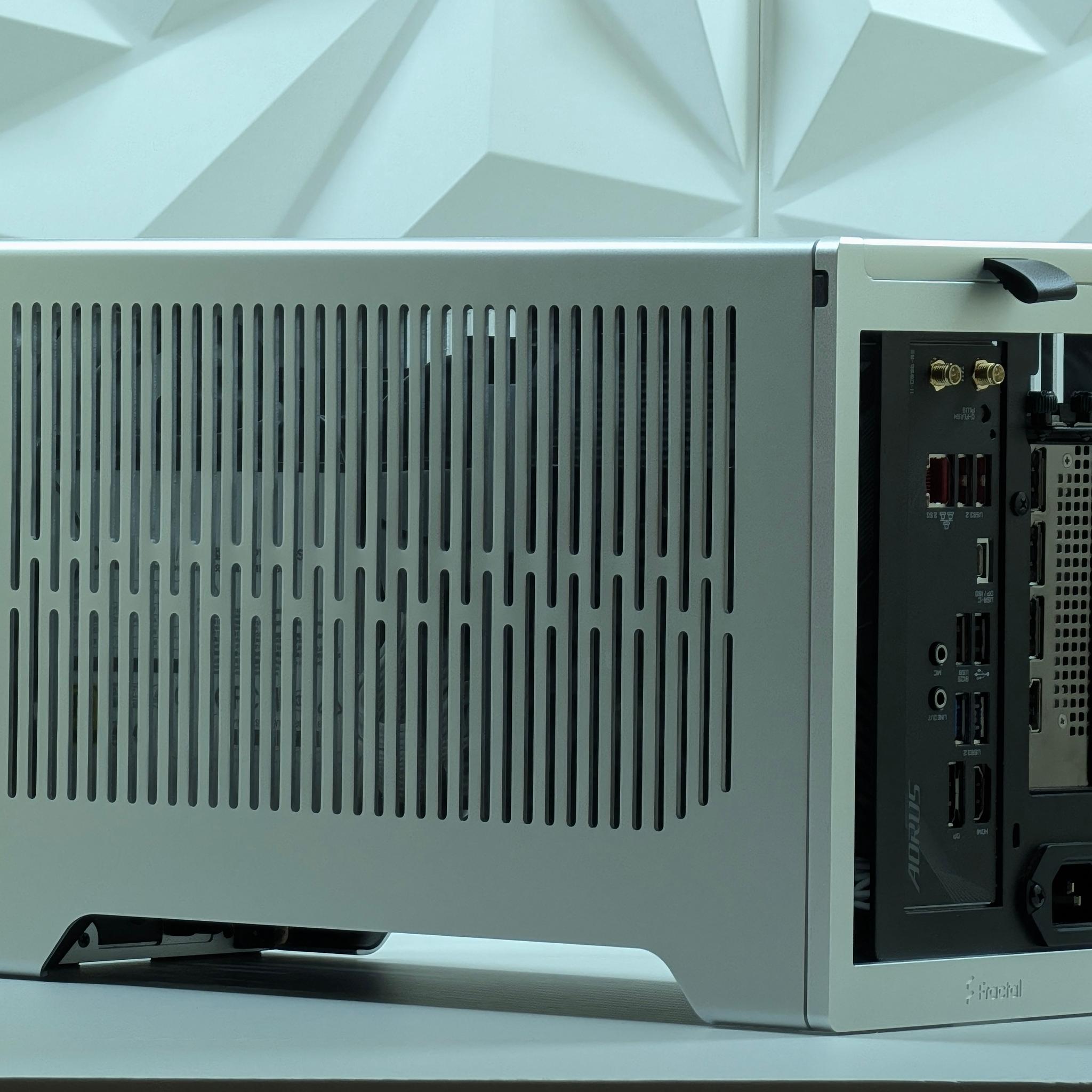 Mini Gaming PC | RTX 5060 Ti / Ryzen 5 7600X / 32GB DDR5 / 2TB