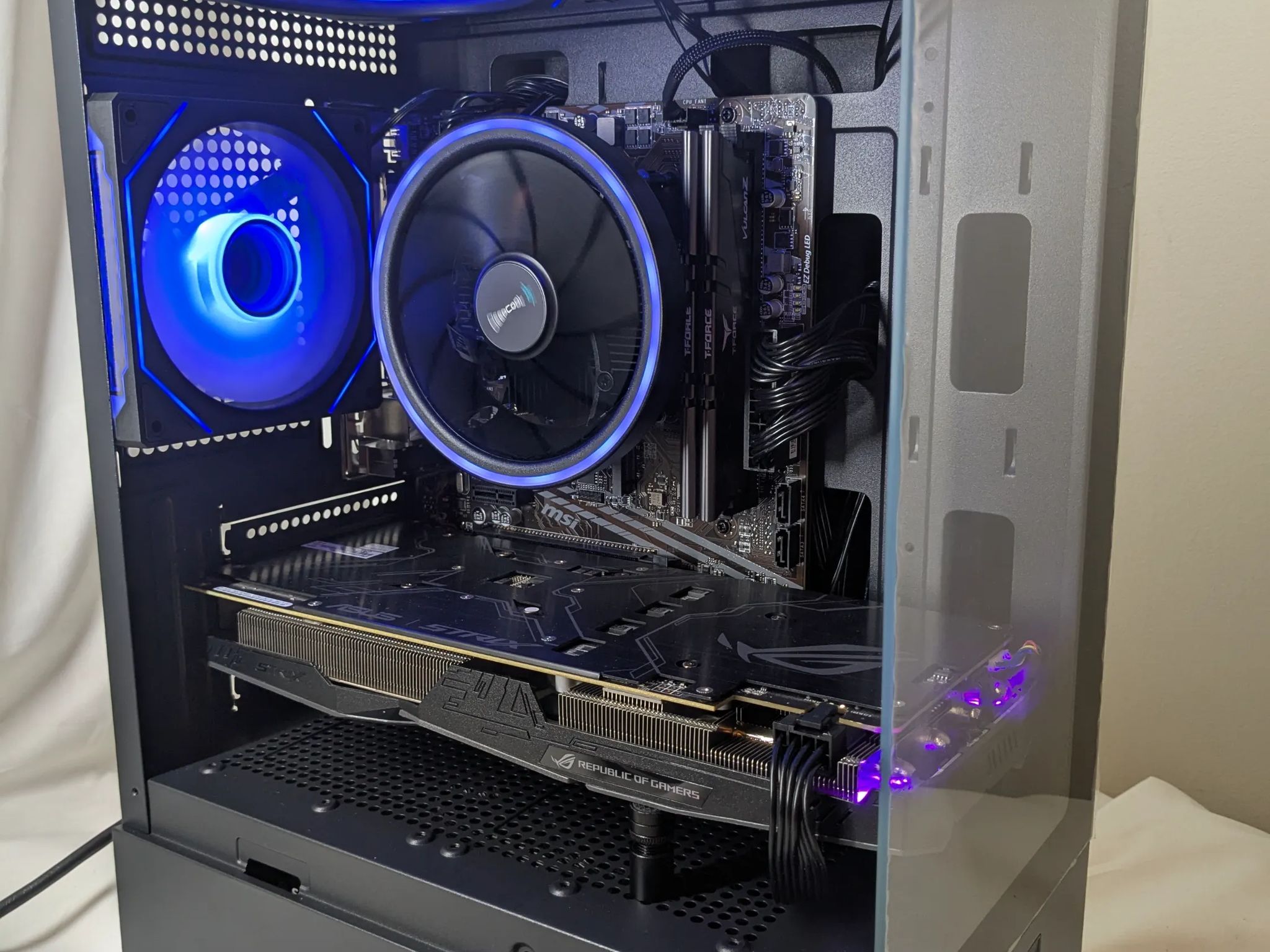 GTX 1060 6GB | Ryzen 5 2600X | 16GB DDR4 | 500 GB SATA SSD | Windows 11 home