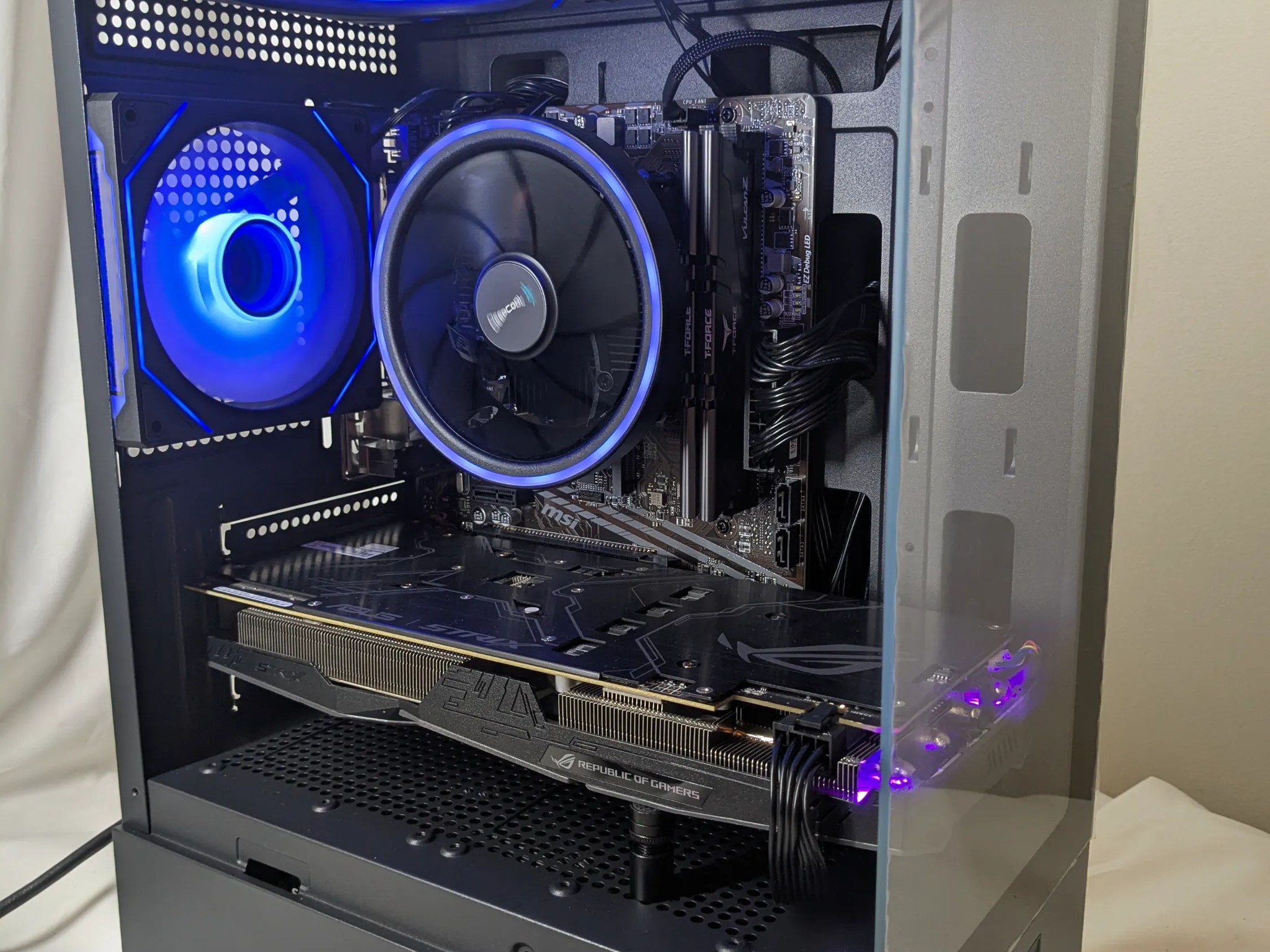 GTX 1060 6GB | Ryzen 5 2600X | 16GB DDR4 | 500 GB SATA SSD | Windows 11 home