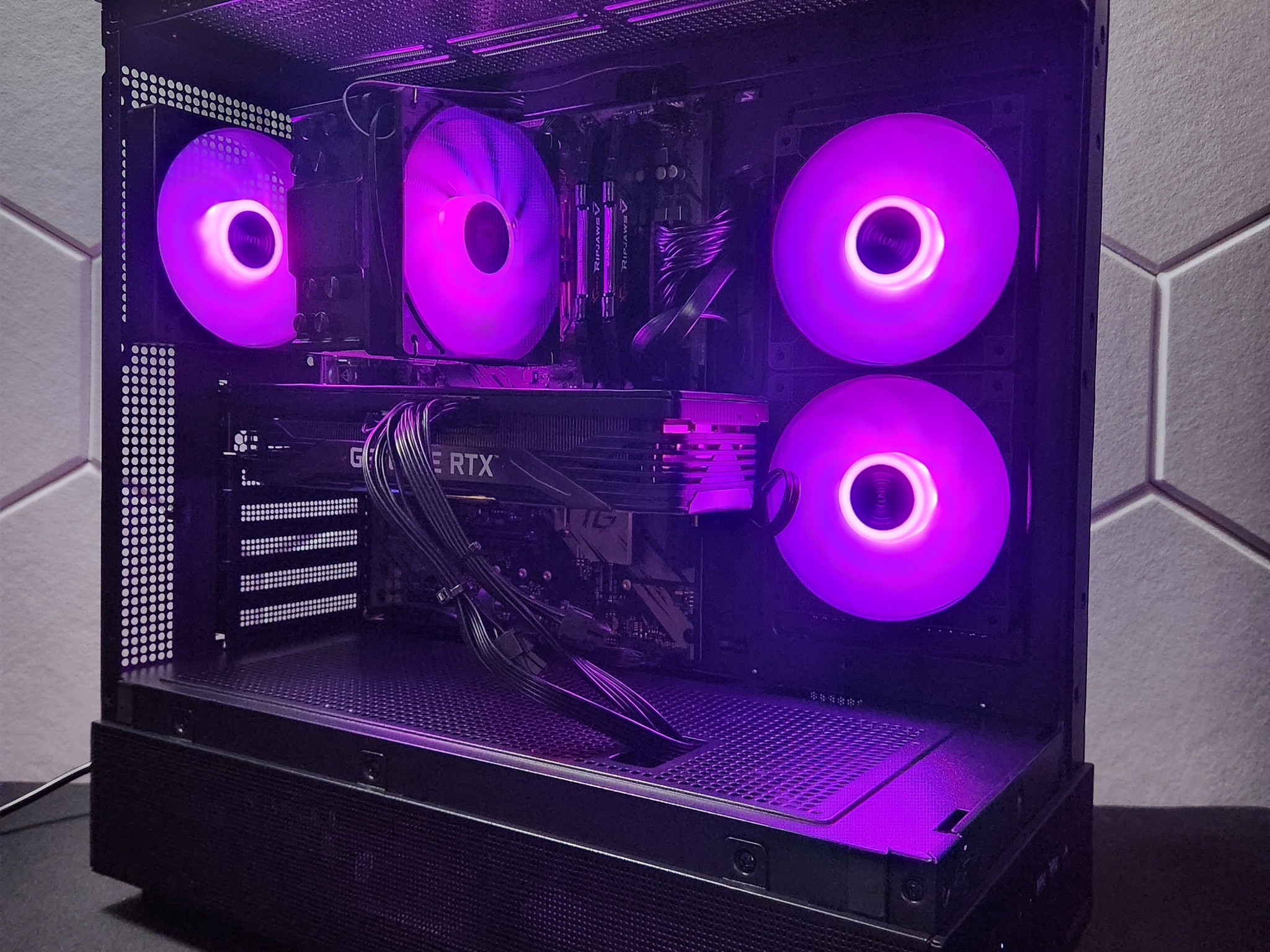 RTX 3070 | Ryzen 7 3700X | 16GB DDR4 | 256GB SSD + 1TB HDD | WIFI+BT | Windows 11