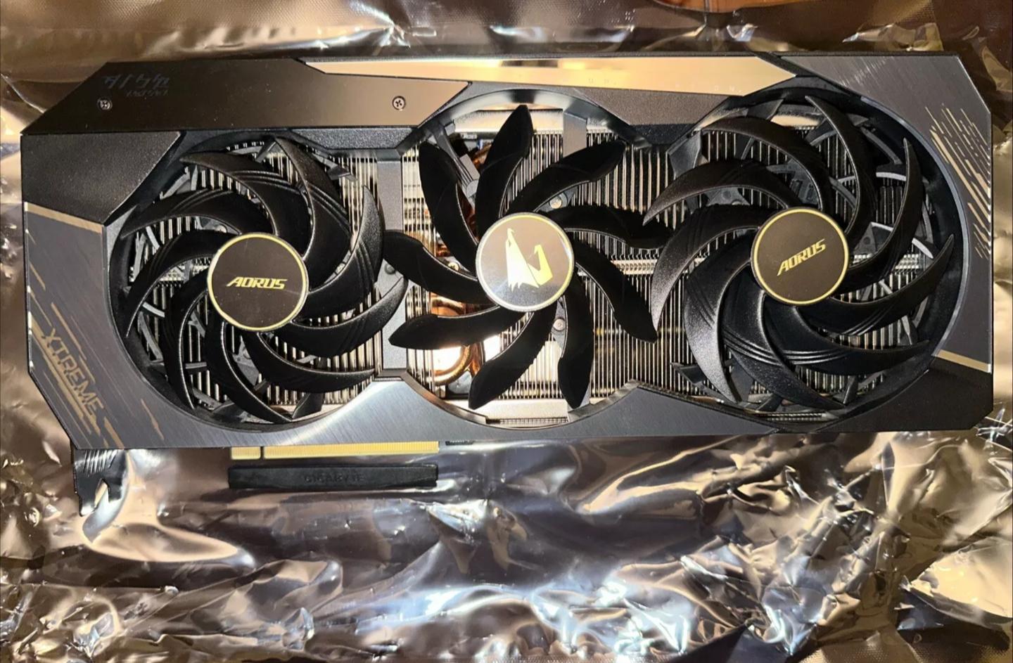 AORUS XTREME 3090 24GB: 🚀 Unmatched Performance for Next-Level Gaming 🎮