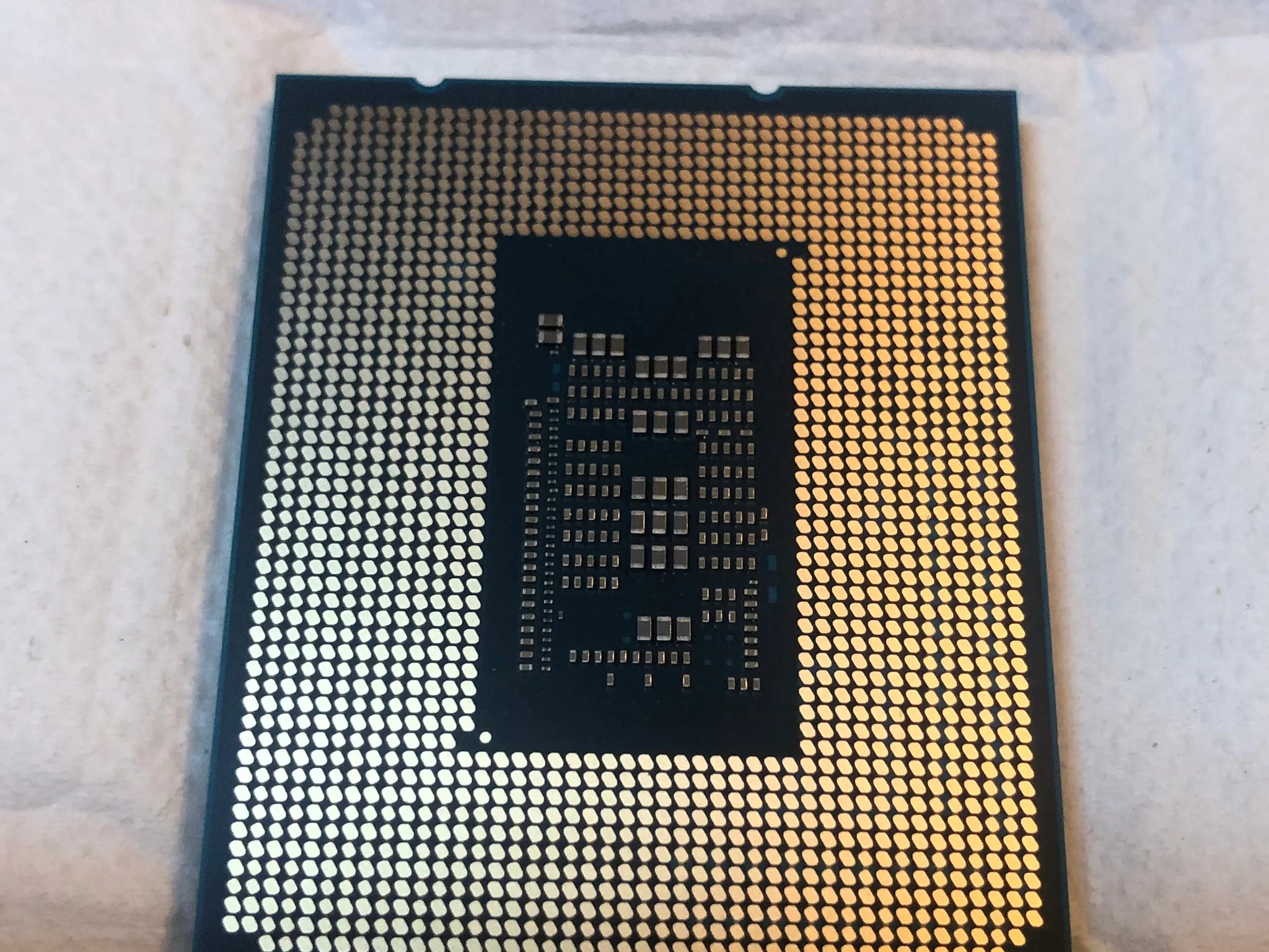 Intel Core i5-12400 w/stock cooler