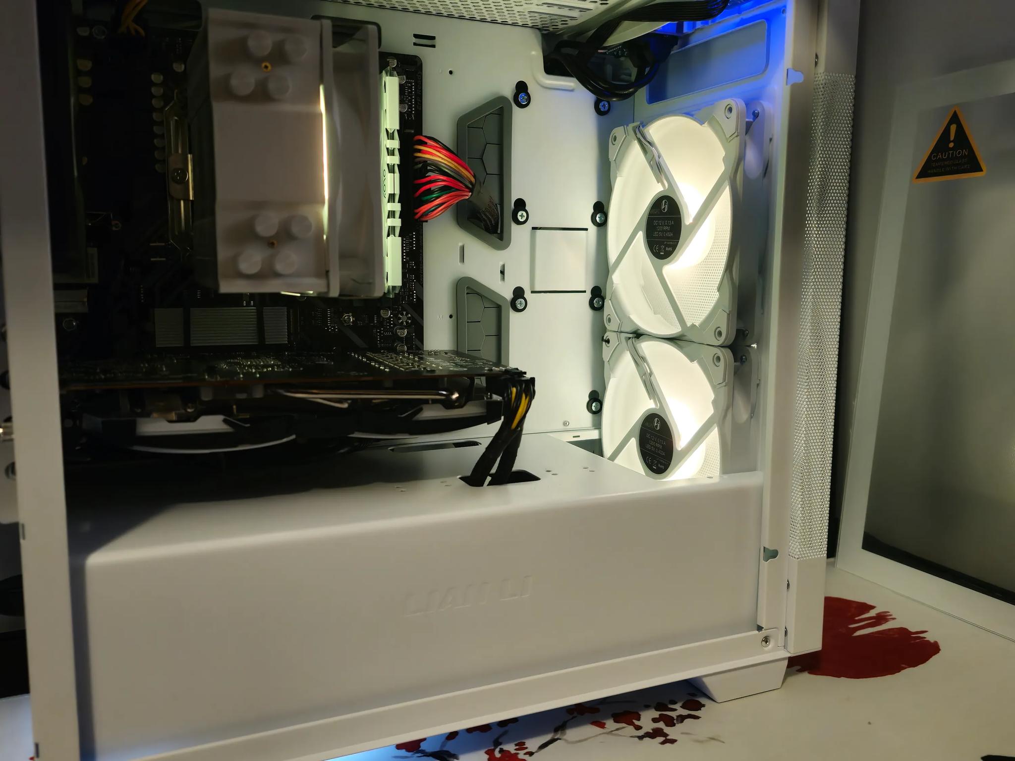 Frosty Mini Mesh Ryzen 5 5600X / 16GB DDR4/1TB SSD / RX6600 8GB