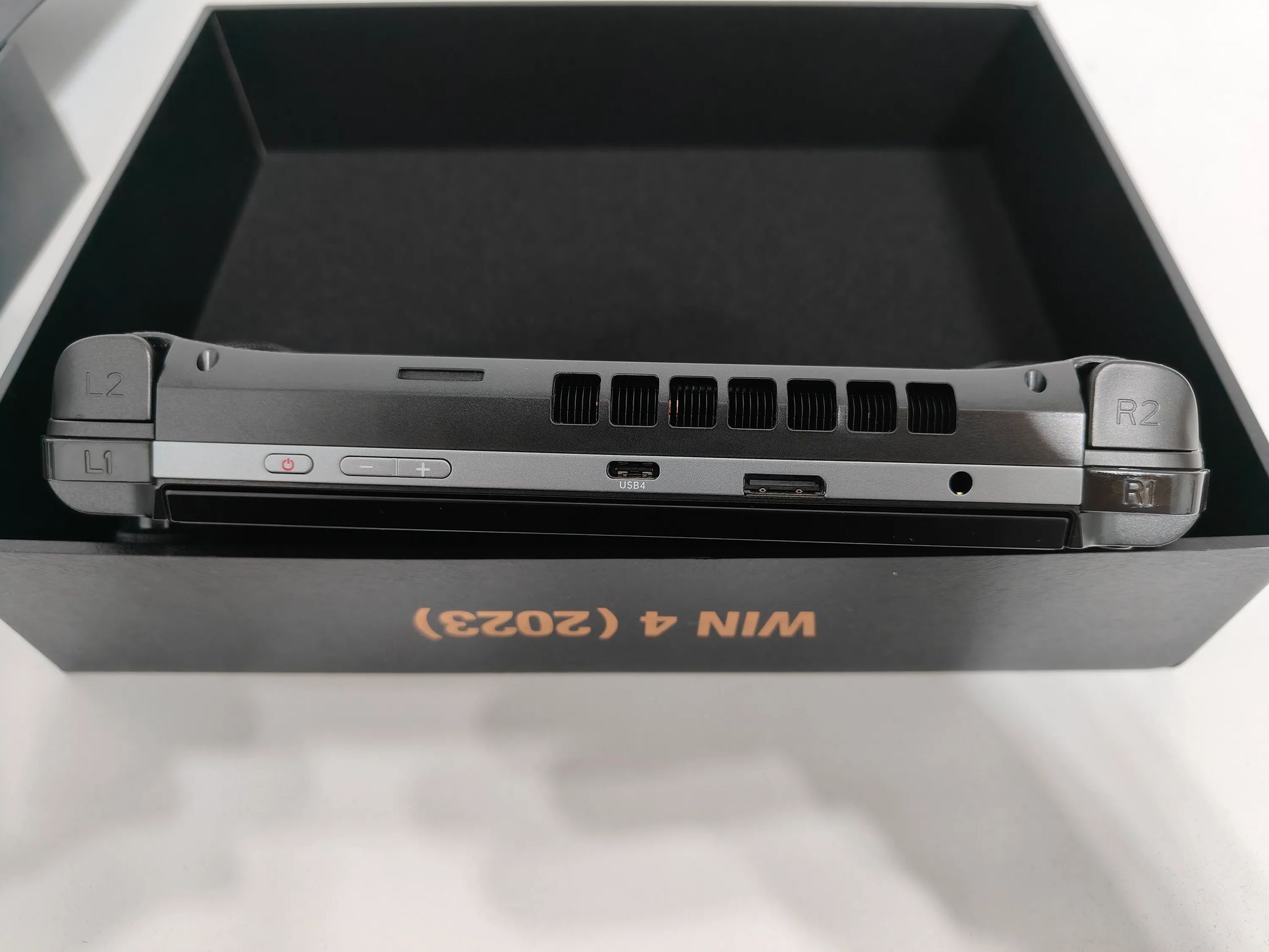 2023 GPD Win 4 4tb + 32gb Ryzen 7840U