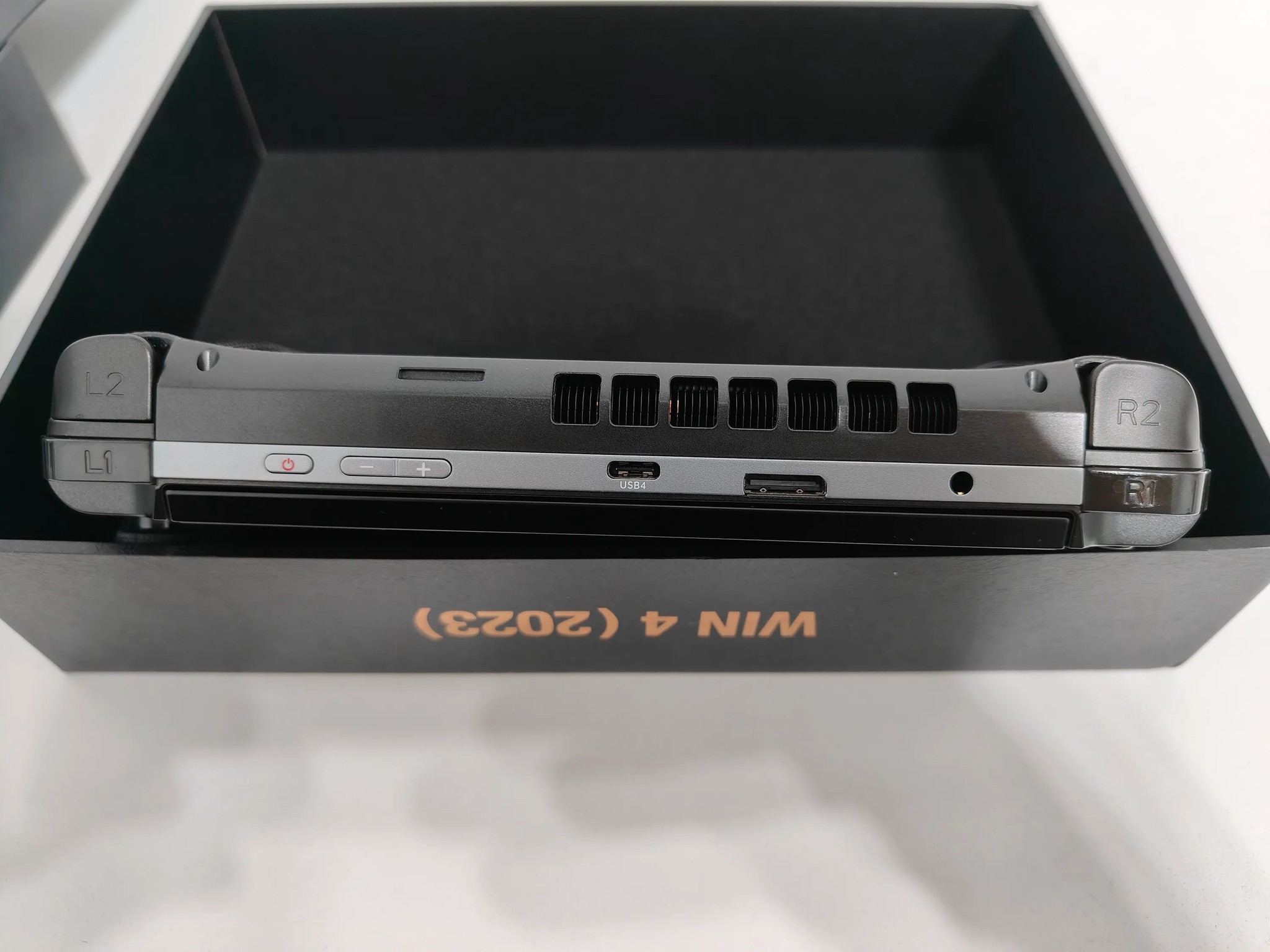 2023 GPD Win 4 4tb + 32gb Ryzen 7840U