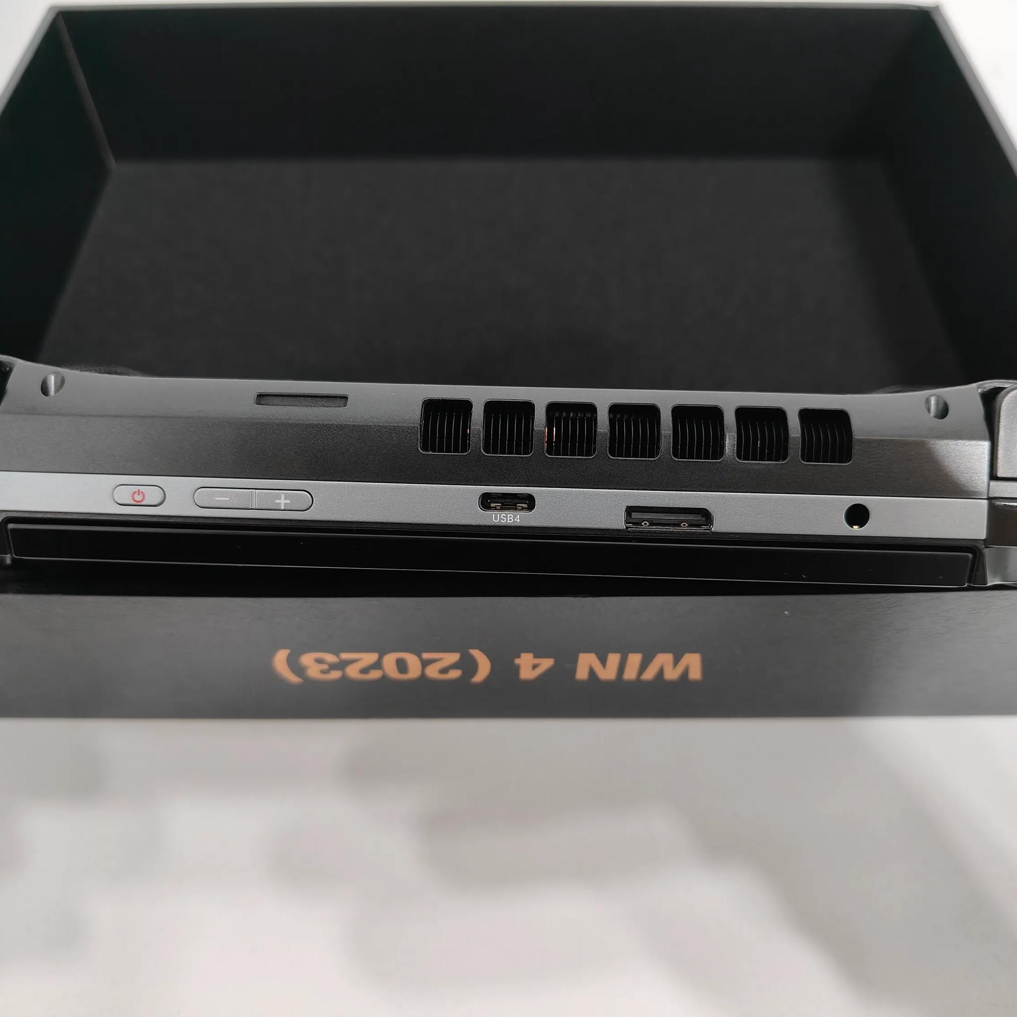 2023 GPD Win 4 4tb + 32gb Ryzen 7840U